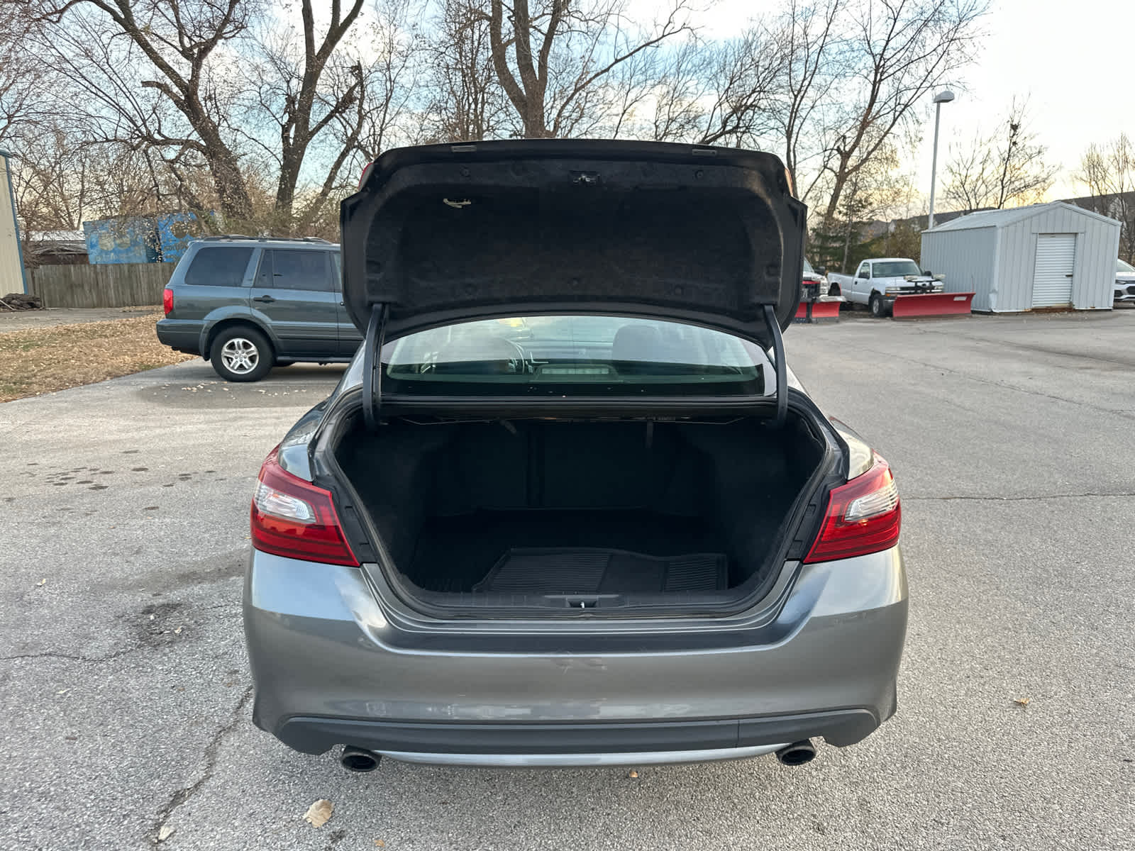 Thumbnail: 2017 Nissan Altima - 10