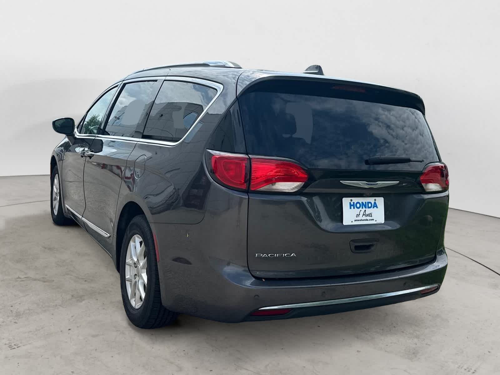 Thumbnail: 2020 Chrysler Pacifica - 4