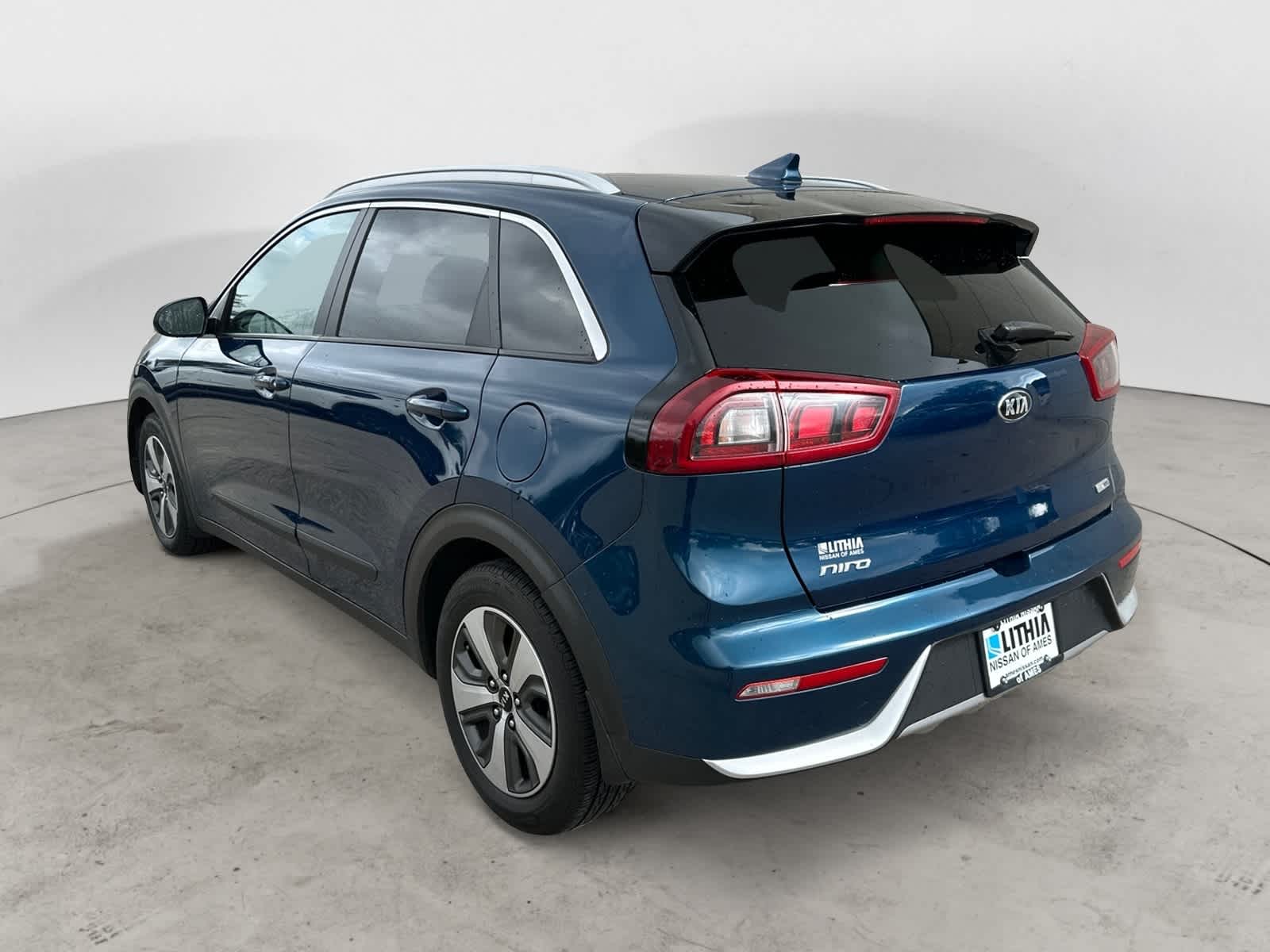 2017 Kia Niro FE LX photo 2
