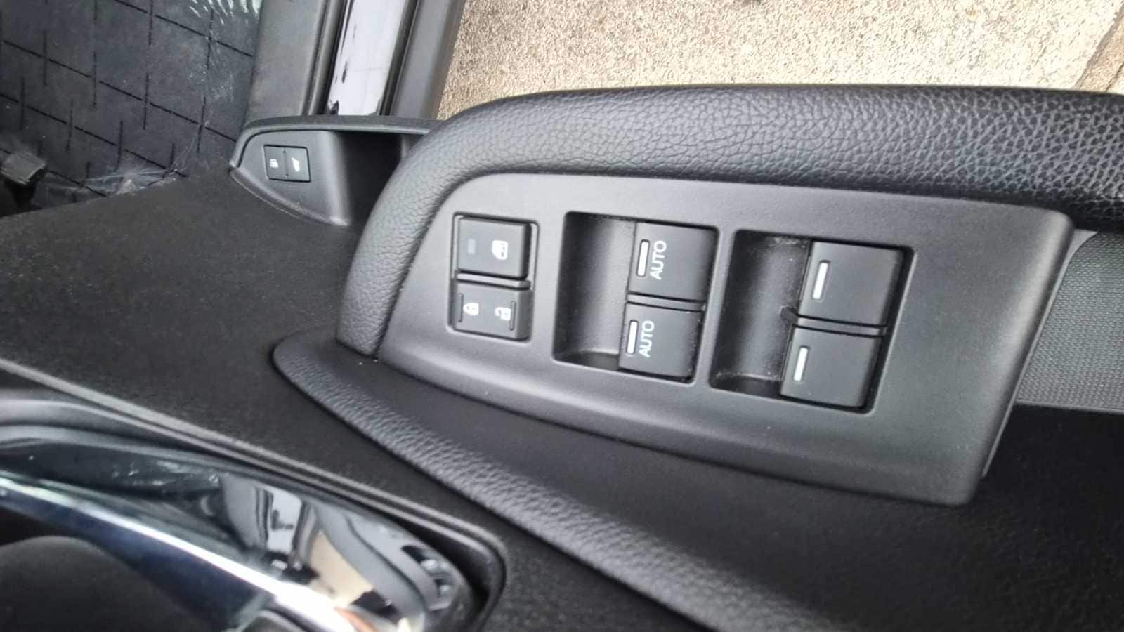 Thumbnail: 2017 Honda Pilot - 15