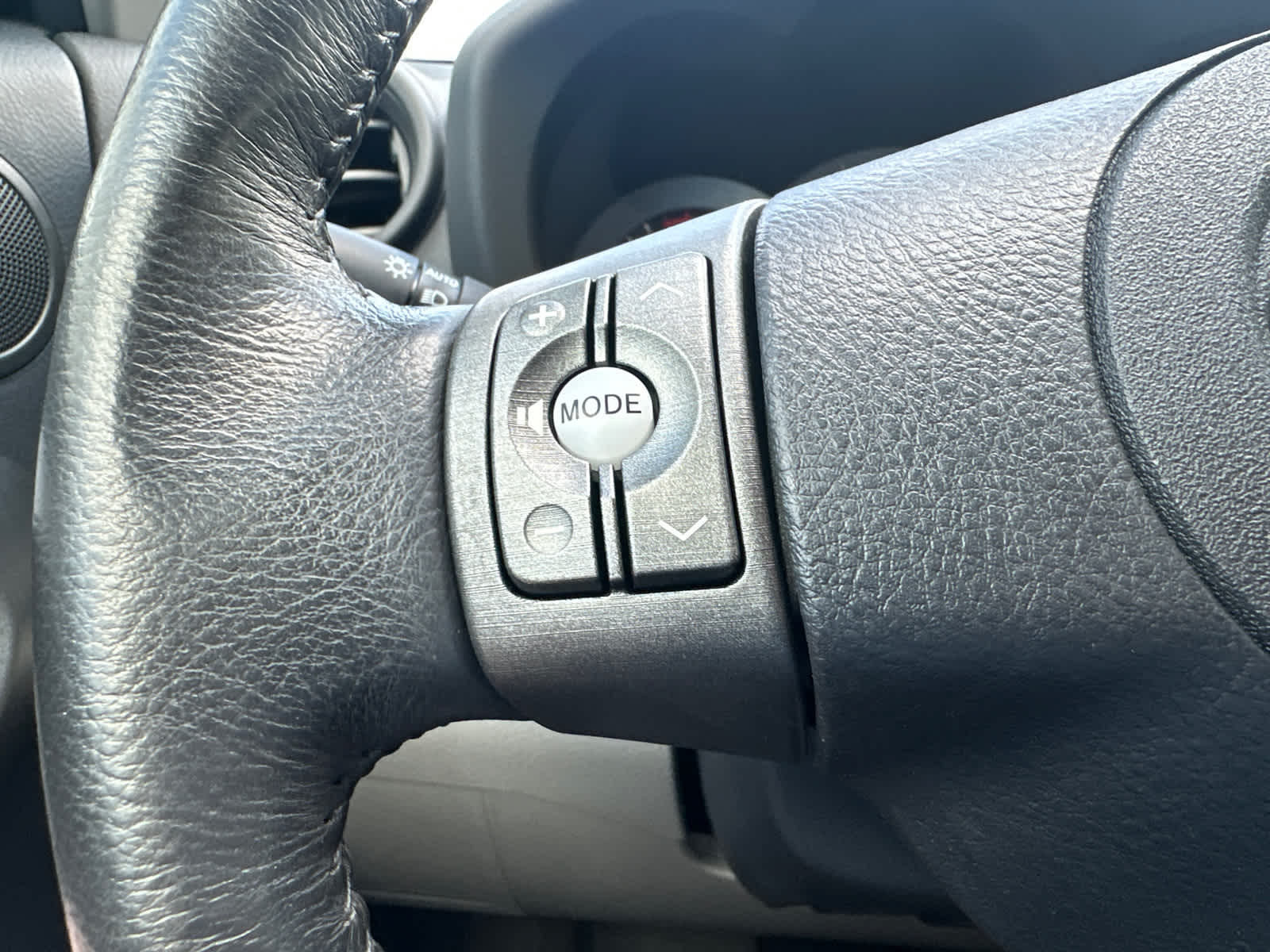 Thumbnail: 2012 Toyota RAV4 - 21