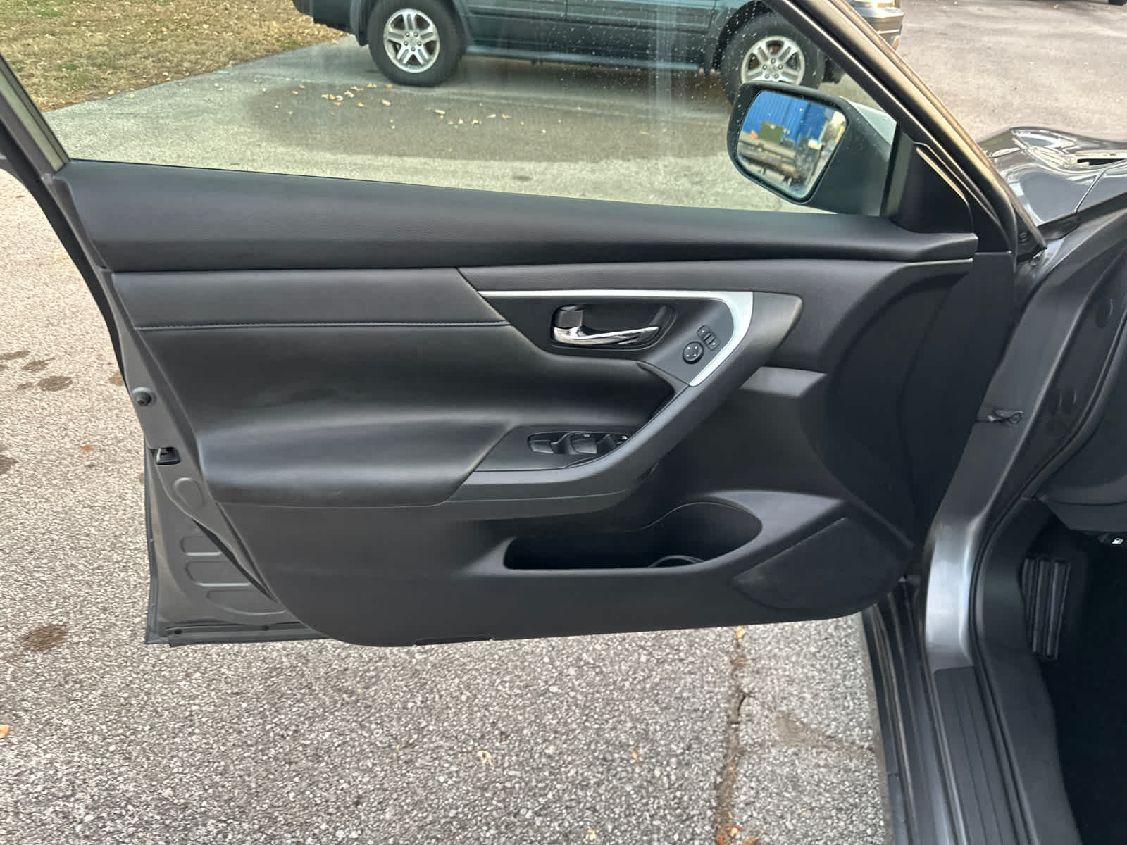 Thumbnail: 2017 Nissan Altima - 14