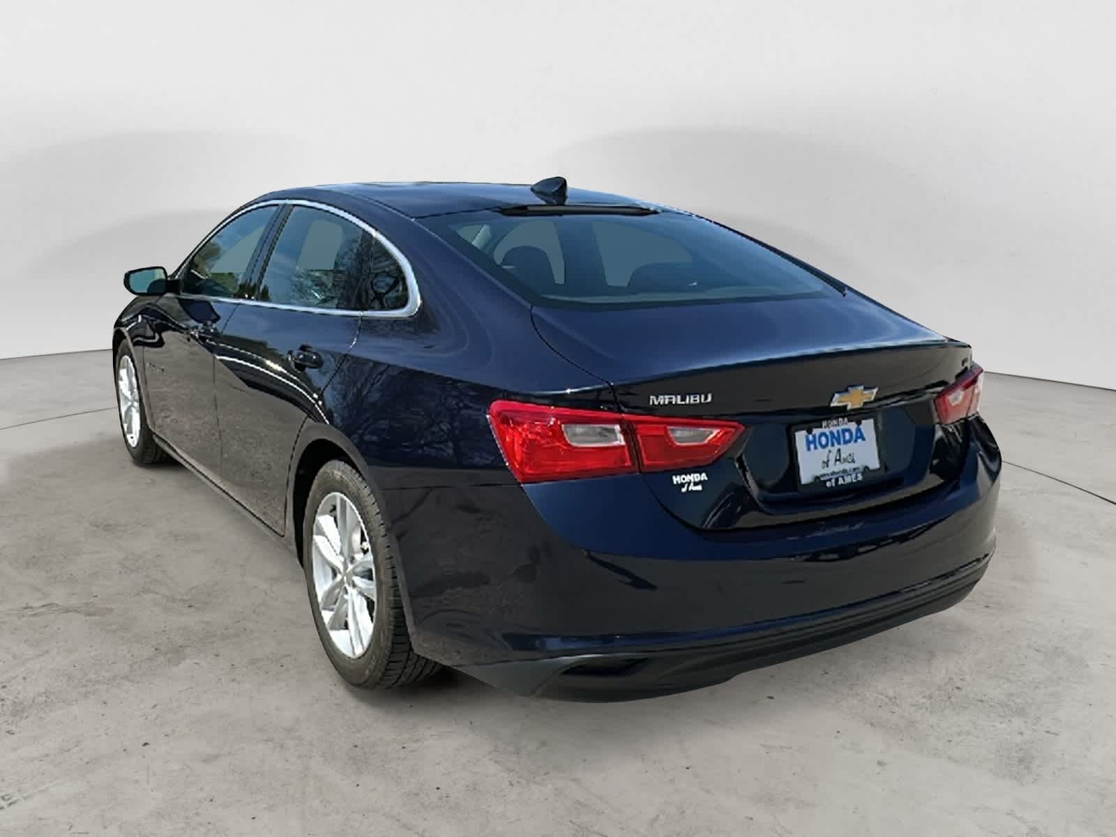 Thumbnail: 2017 Chevrolet Malibu - 6