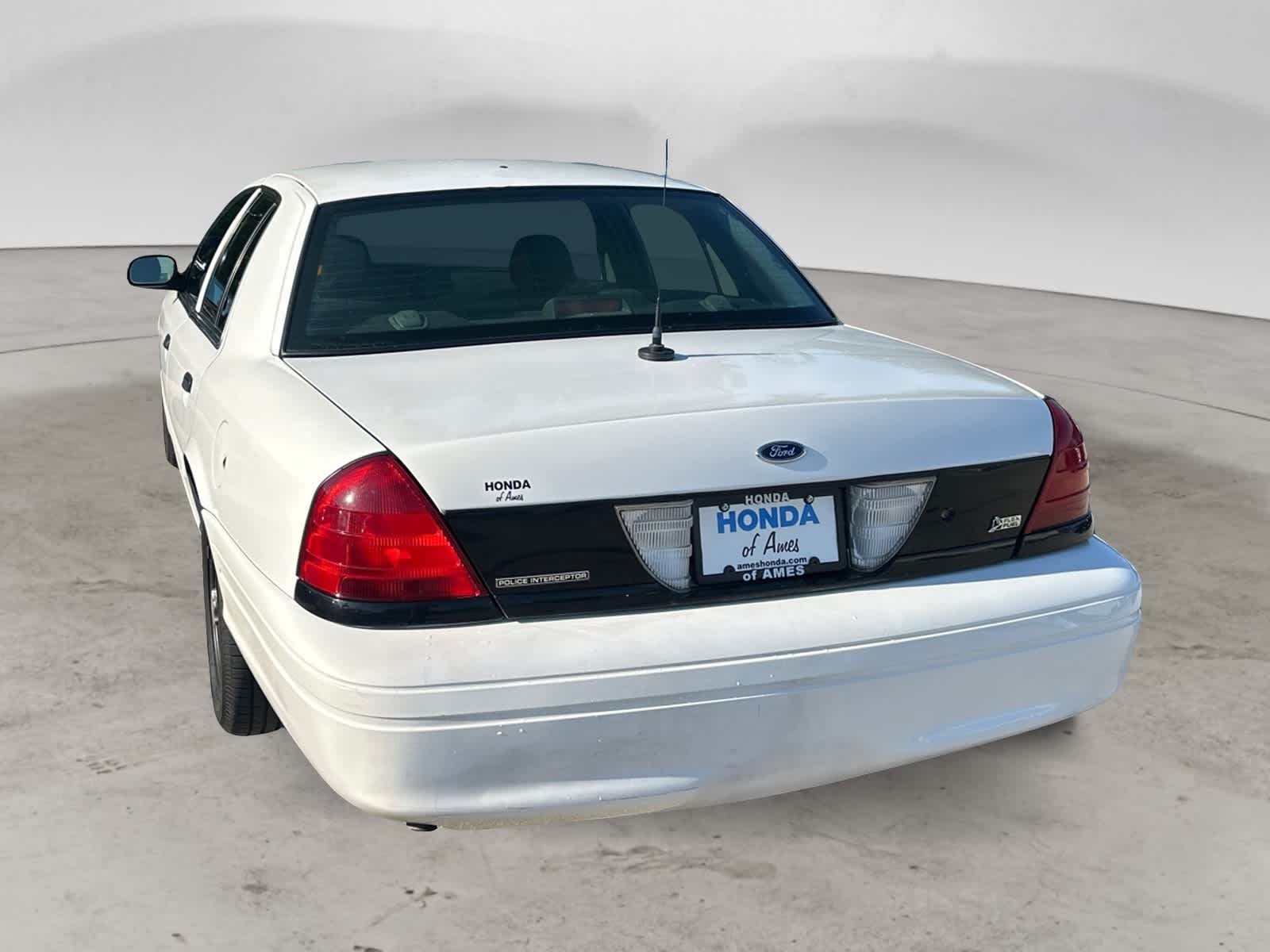 Thumbnail: 2011 Ford Crown Victoria - 2