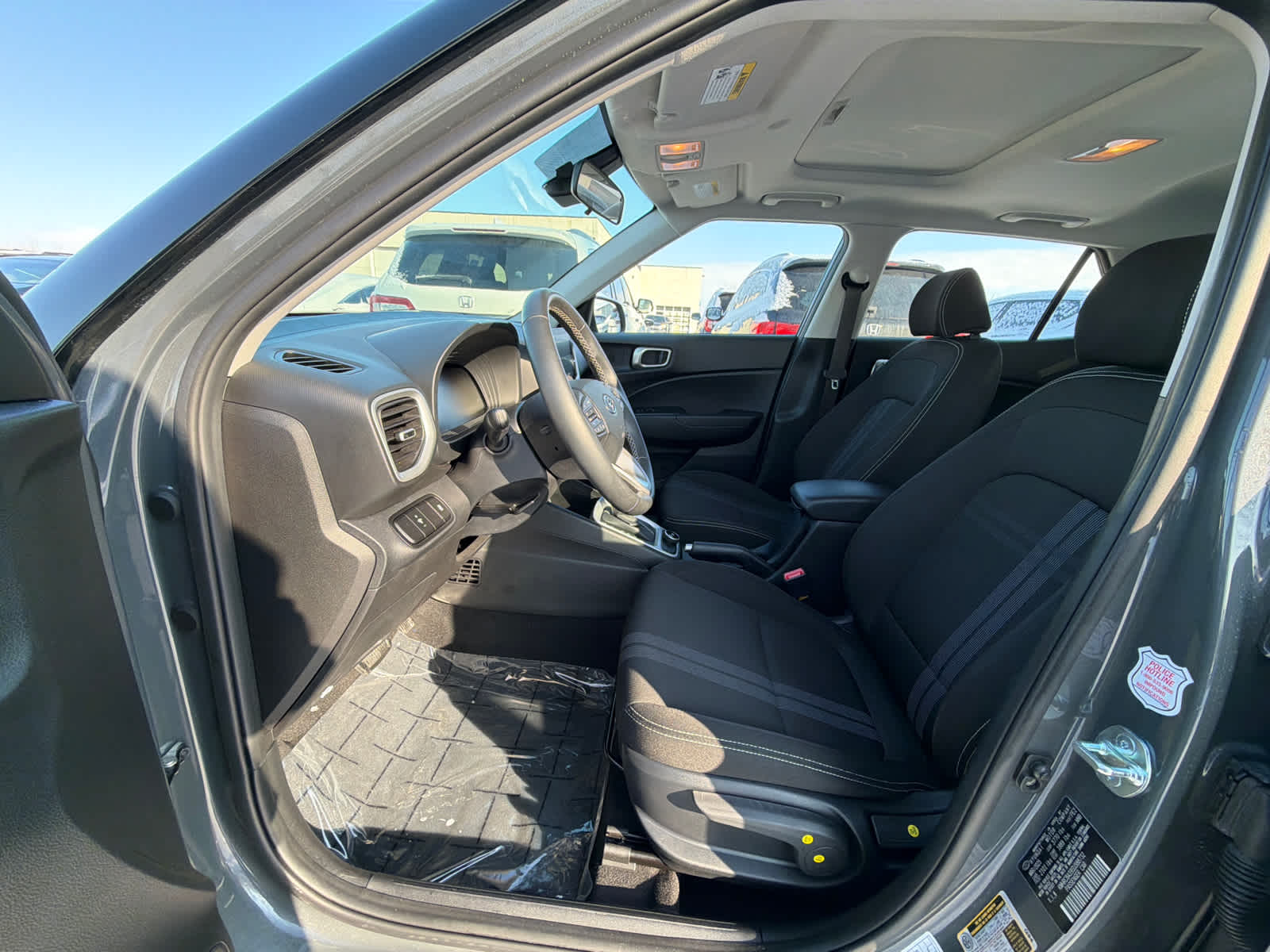 2025 Hyundai Venue SEL - Photo 17