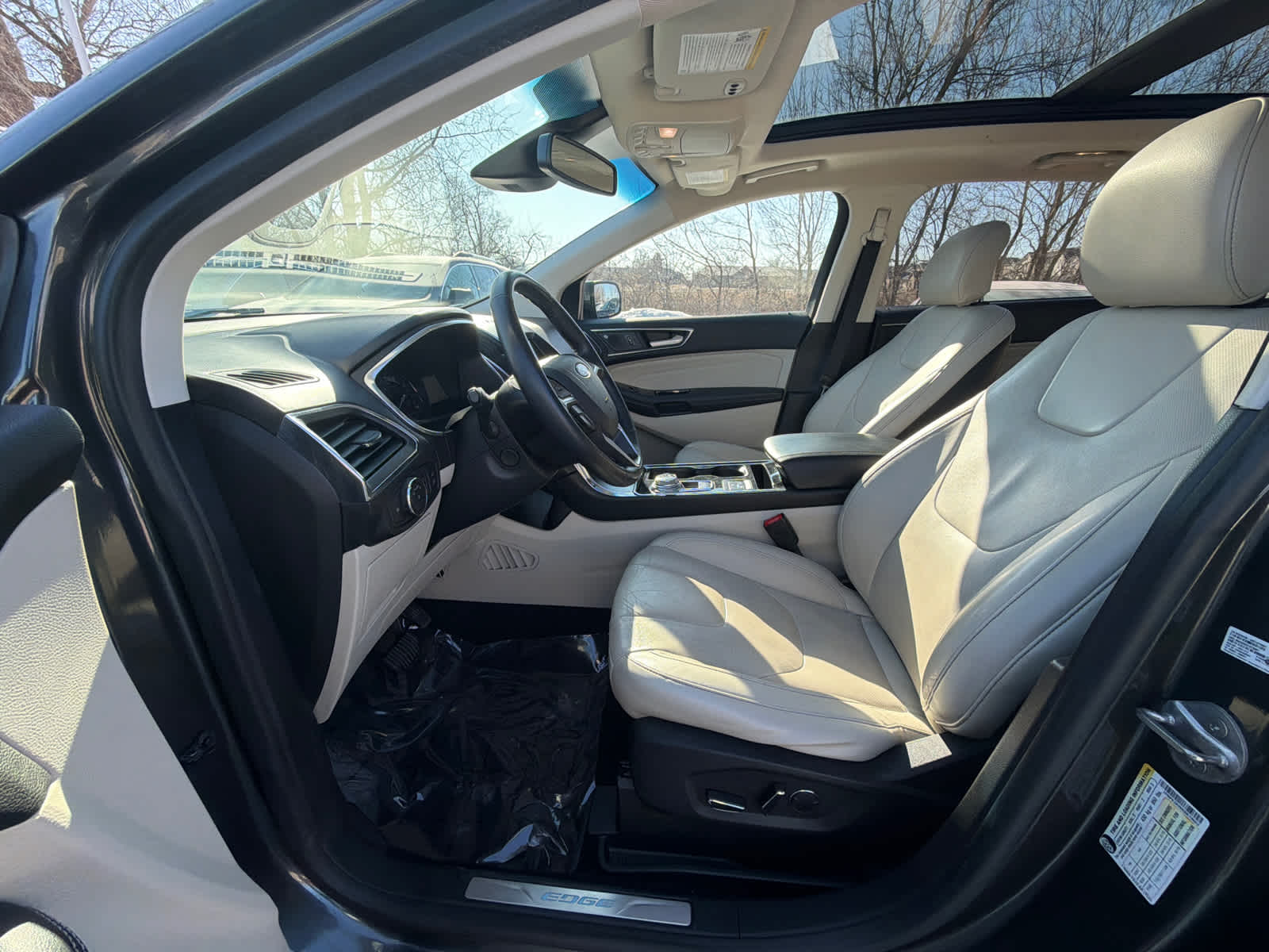 Thumbnail: 2019 Ford Edge - 17