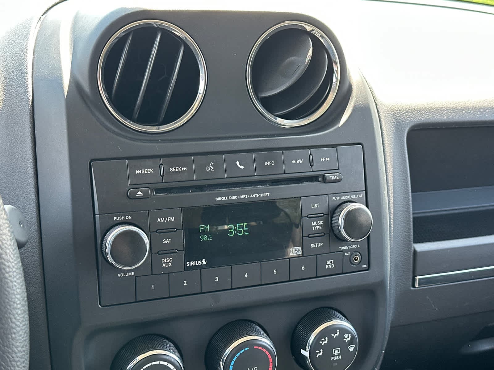 Thumbnail: 2017 Jeep Patriot - 15