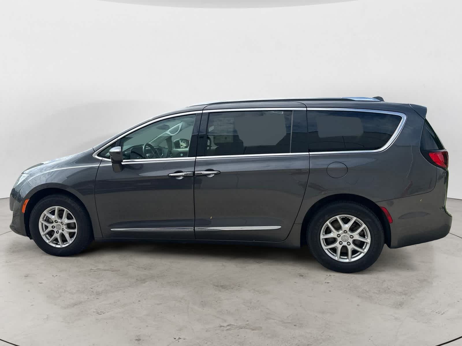 Thumbnail: 2020 Chrysler Pacifica - 3