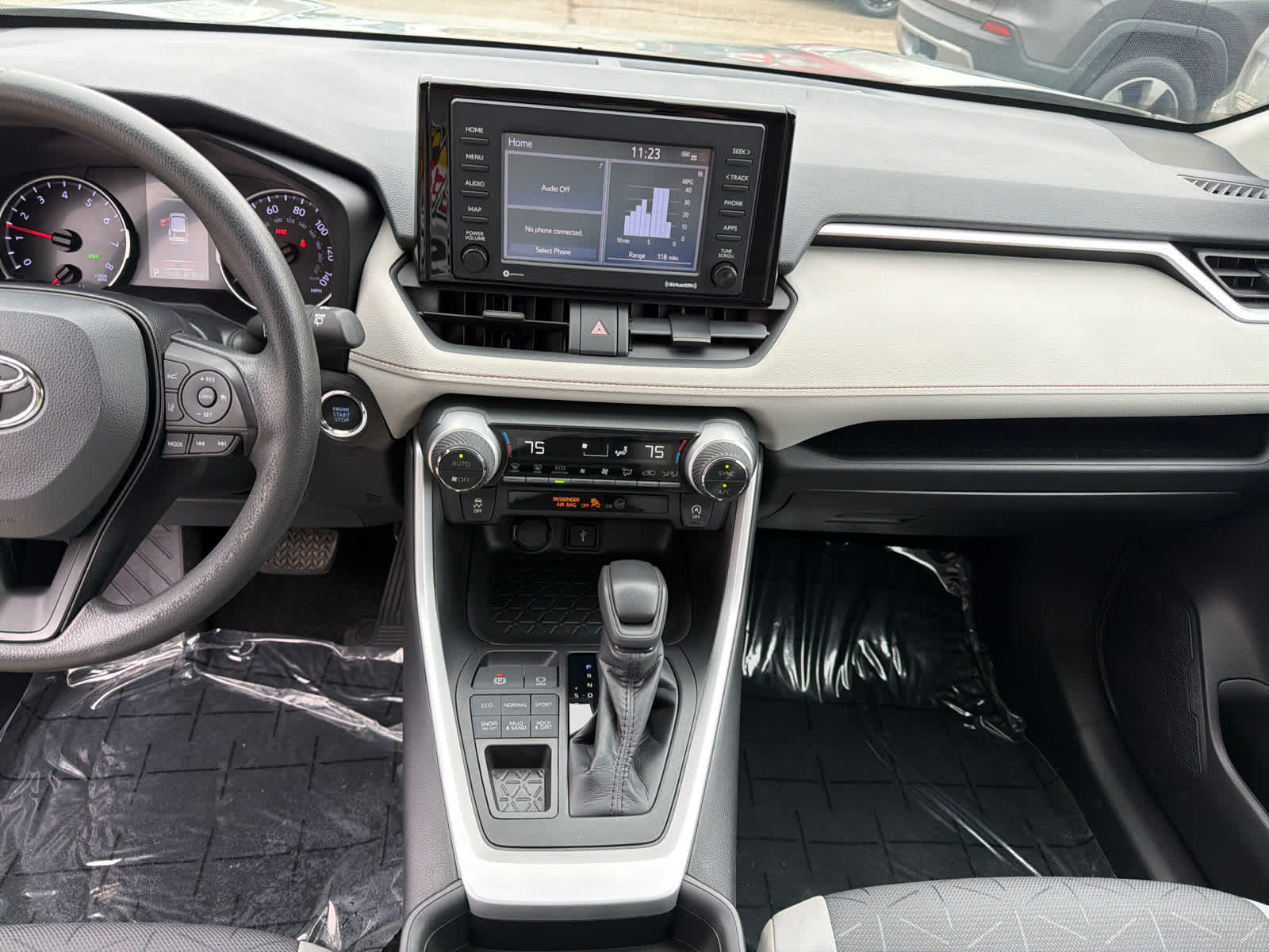 Thumbnail: 2021 Toyota RAV4 - 25