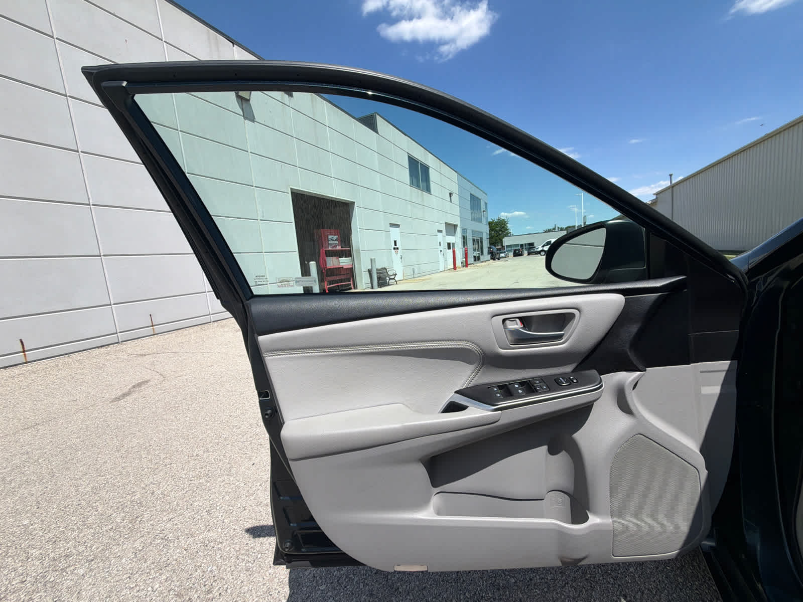 2017 Toyota Camry XLE - Photo 15