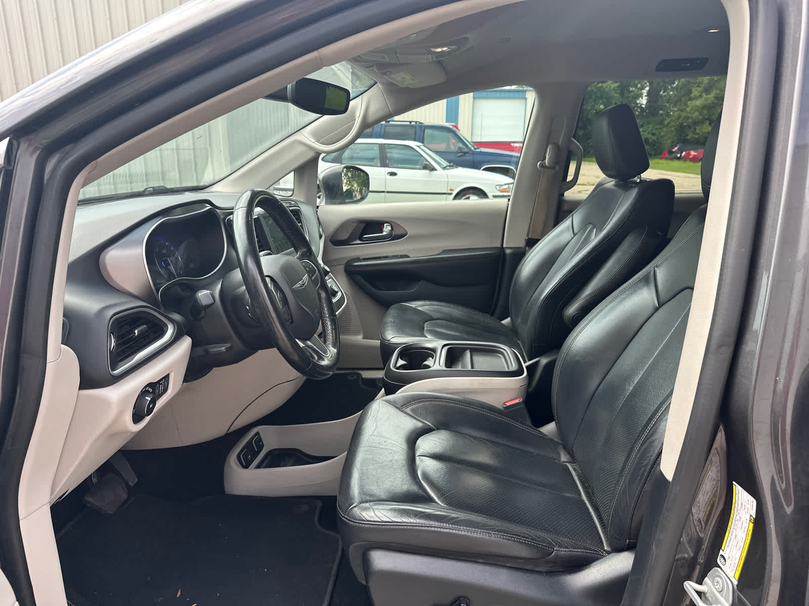 Thumbnail: 2020 Chrysler Pacifica - 10