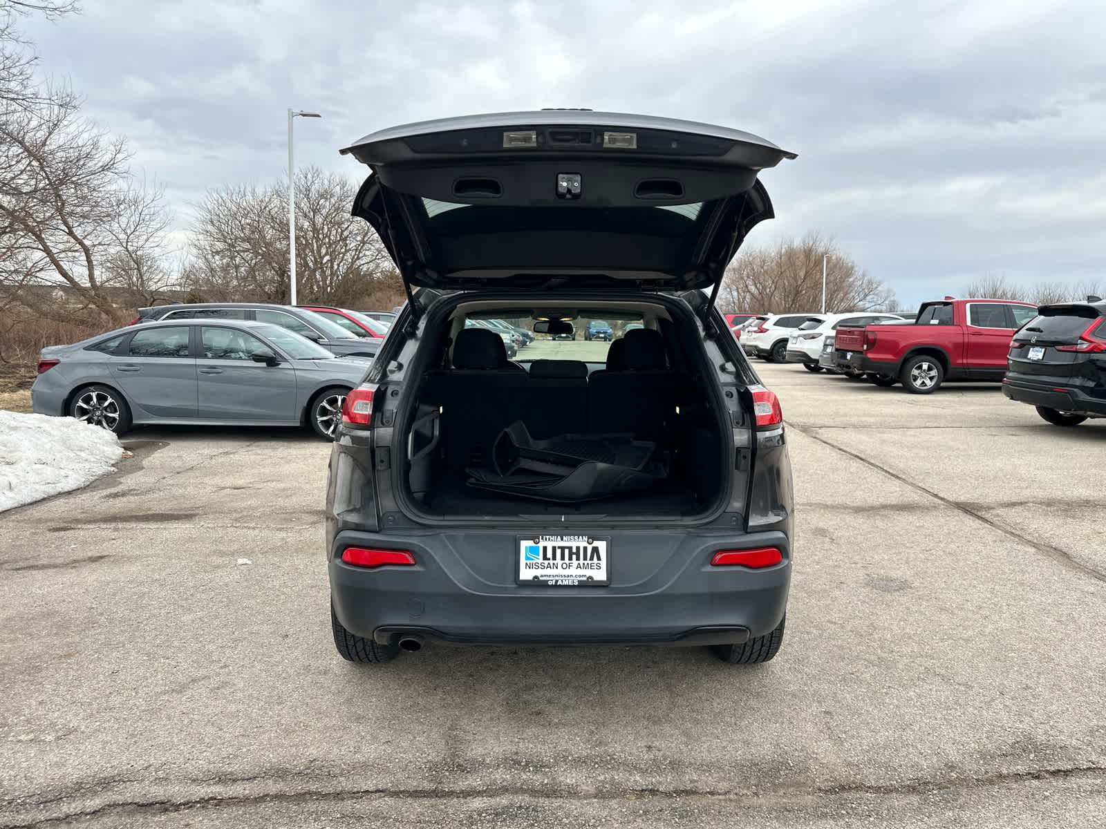 Thumbnail: 2017 Jeep Cherokee - 11