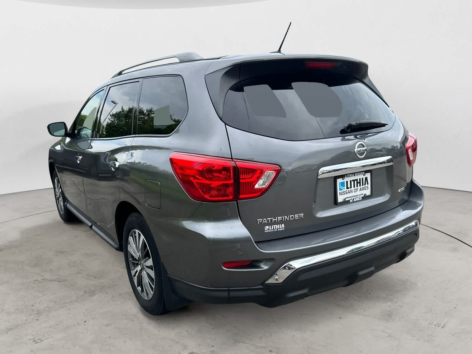 Thumbnail: 2018 Nissan Pathfinder - 2