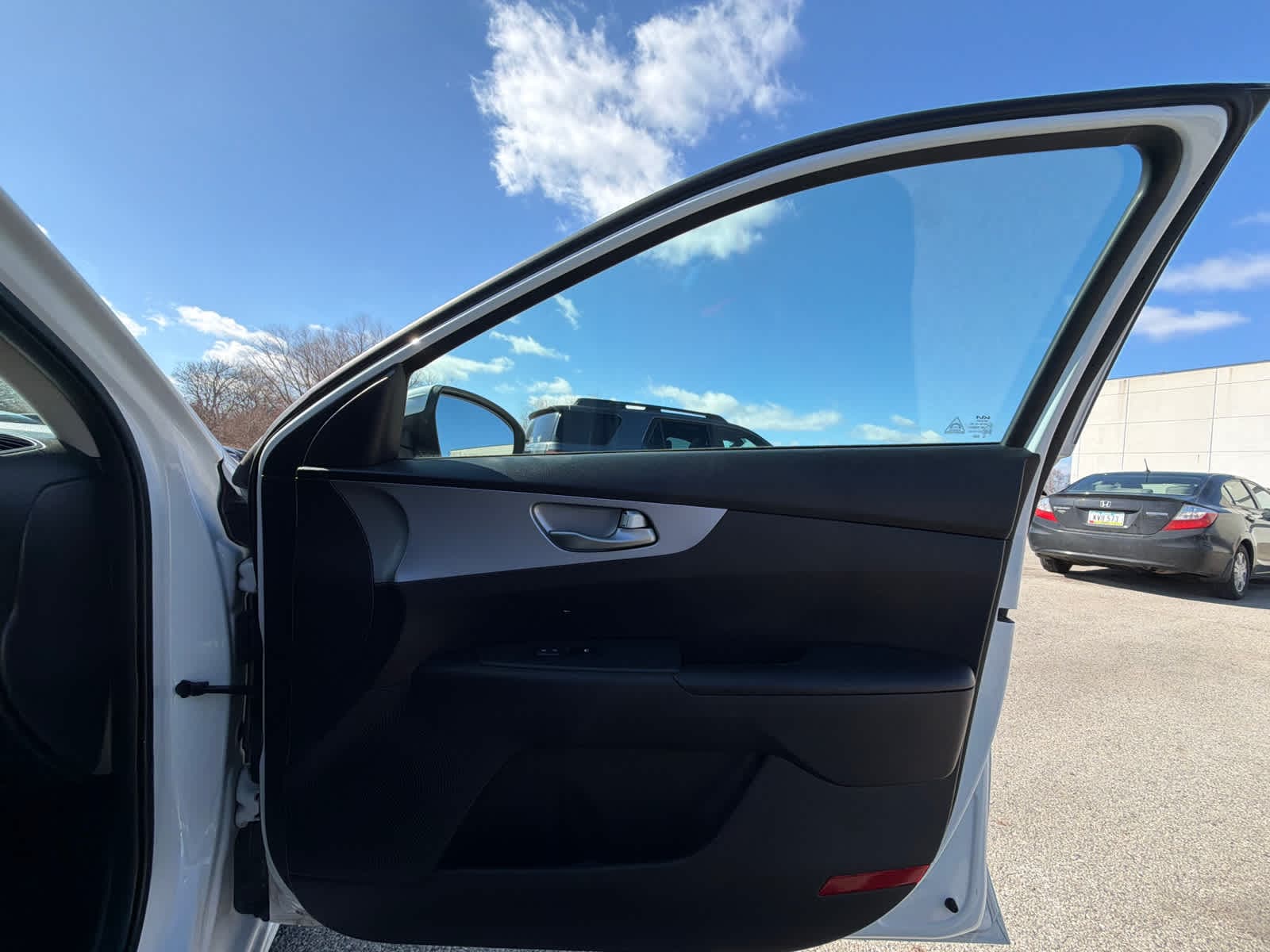 Thumbnail: 2022 Kia Forte - 7