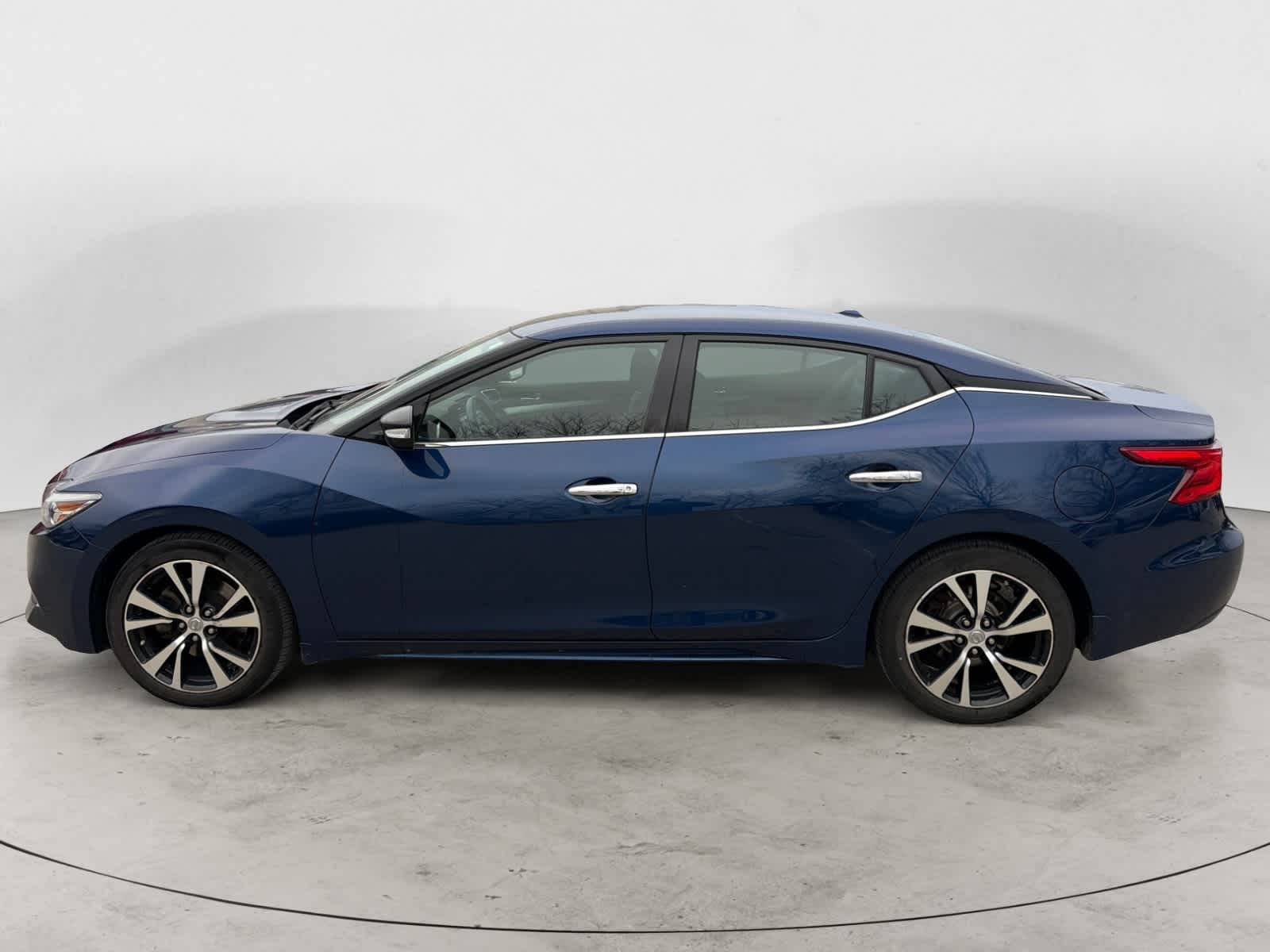 Used 2018 Nissan Maxima SV with VIN 1N4AA6AP4JC371457 for sale in Ames, IA