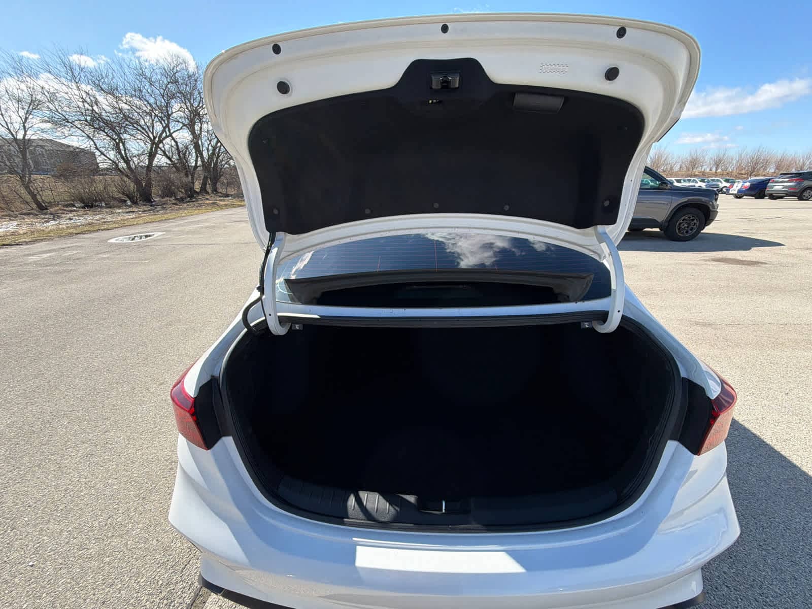 Thumbnail: 2022 Kia Forte - 9