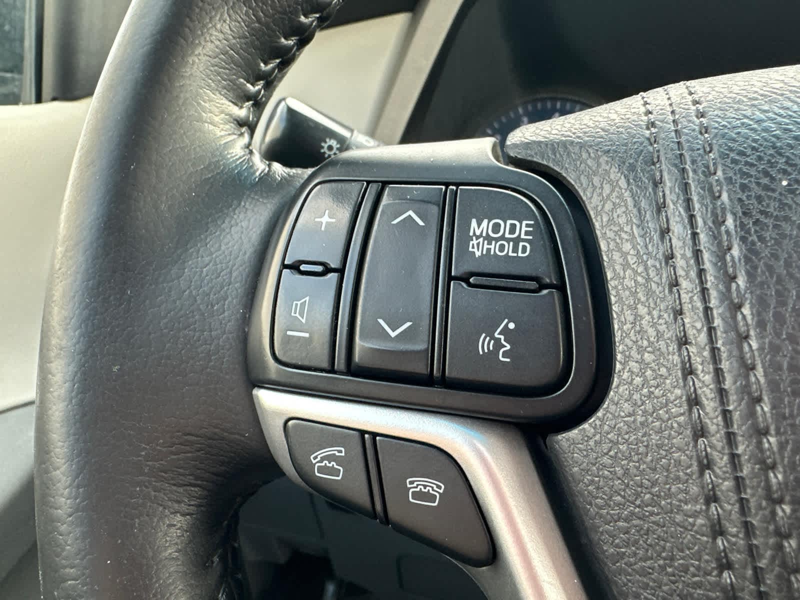 2015 Toyota Sienna XLE 26