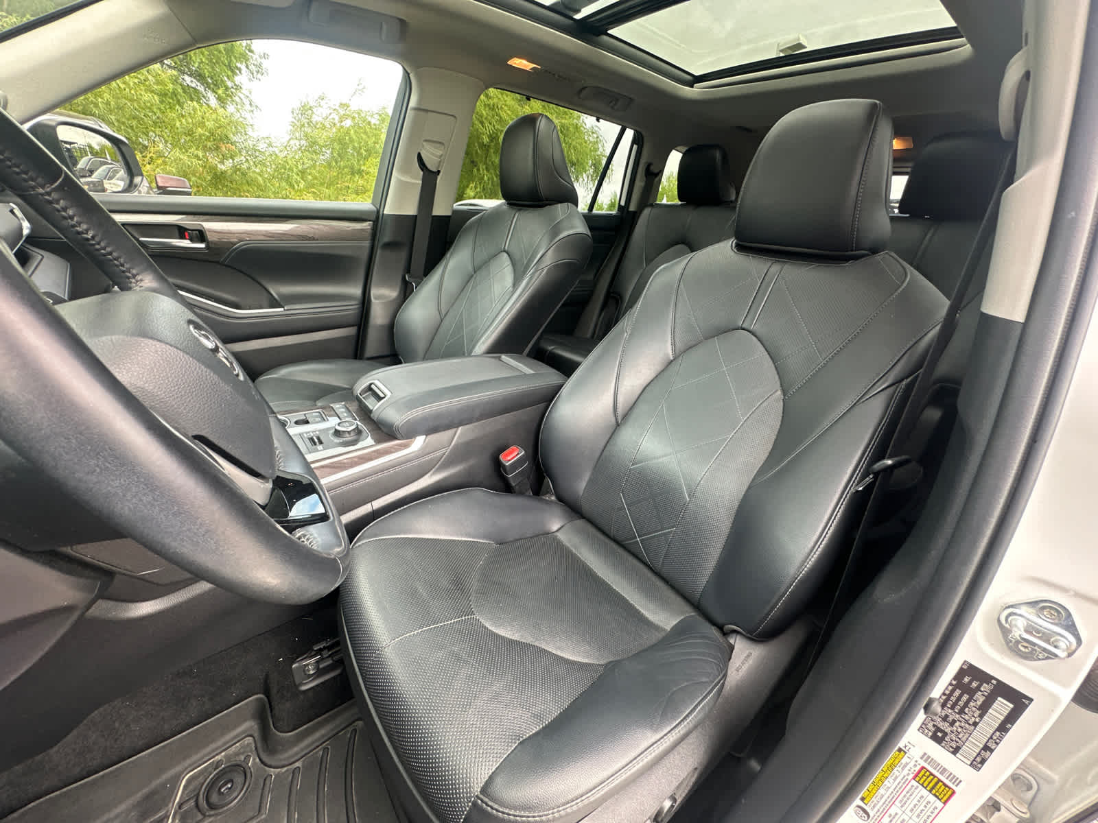 Thumbnail: 2022 Toyota Highlander - 28