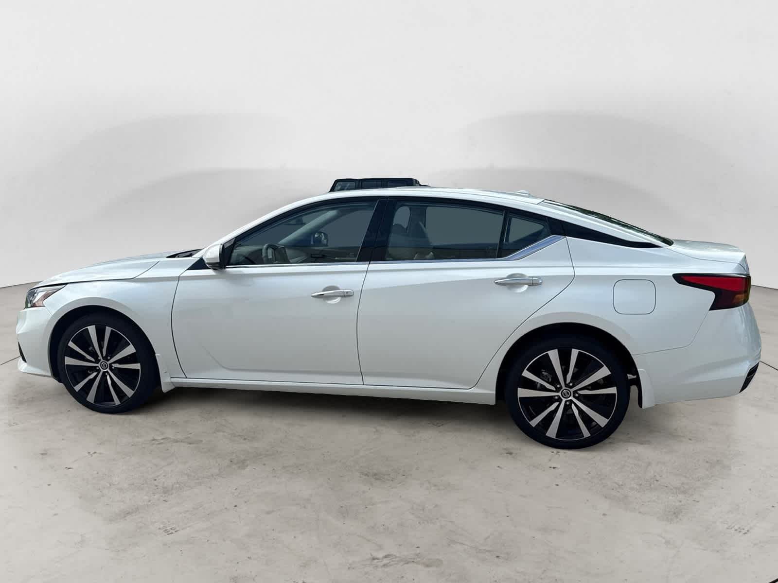 Thumbnail: 2022 Nissan Altima - 3