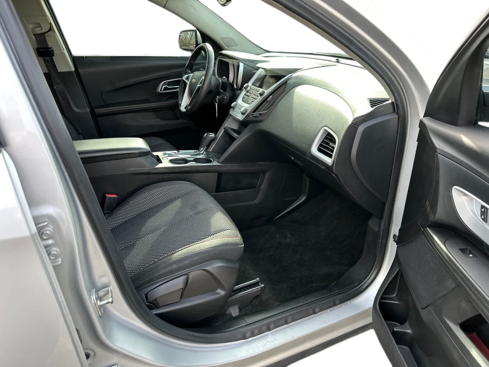 Thumbnail: 2017 Chevrolet Equinox - 6