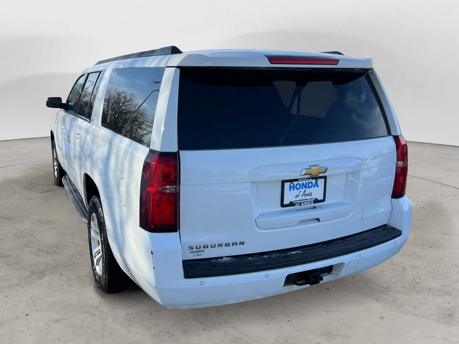 Thumbnail: 2016 Chevrolet Suburban - 3