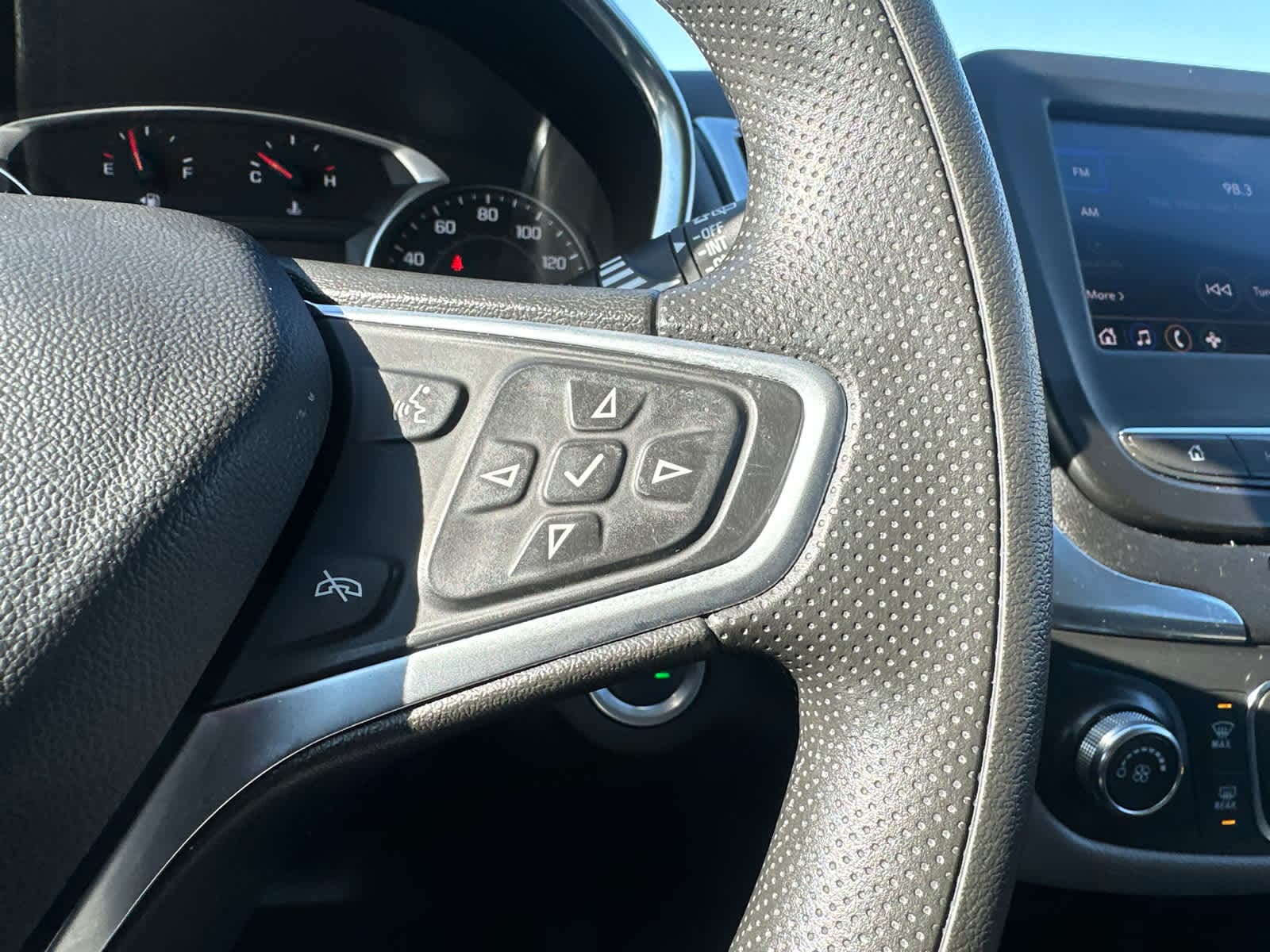 Thumbnail: 2023 Chevrolet Equinox - 17