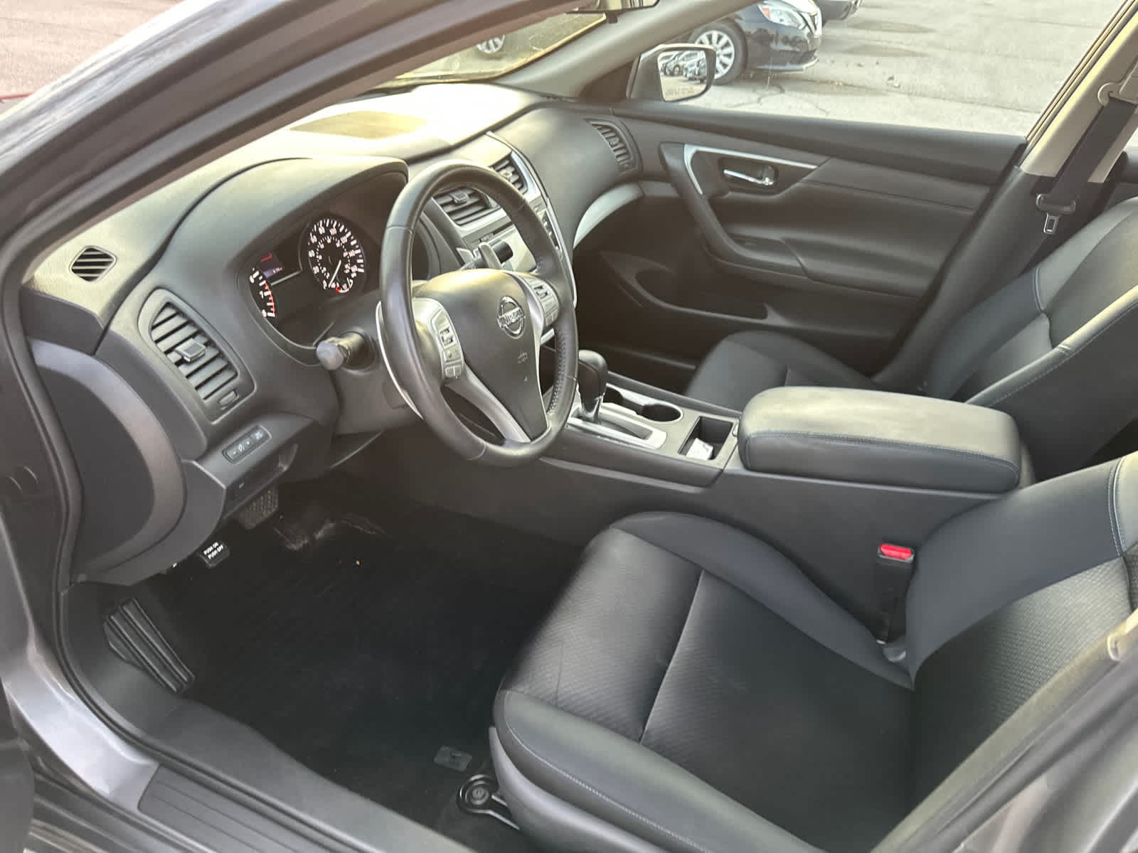 Thumbnail: 2017 Nissan Altima - 17