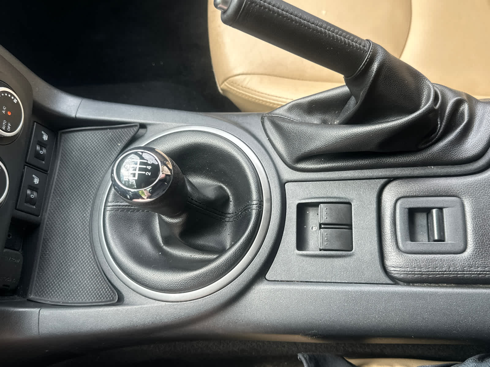 Thumbnail: 2010 Mazda MX-5 Miata - 17