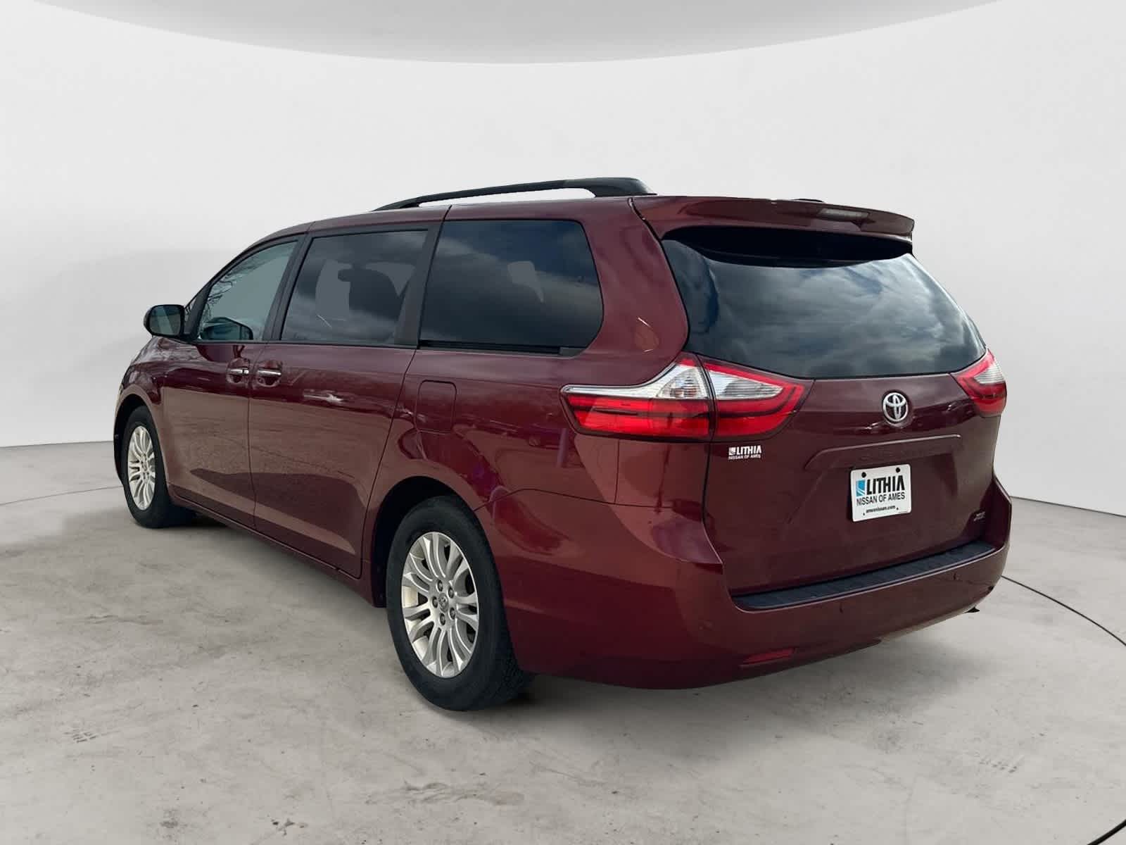 2015 Toyota Sienna XLE 4
