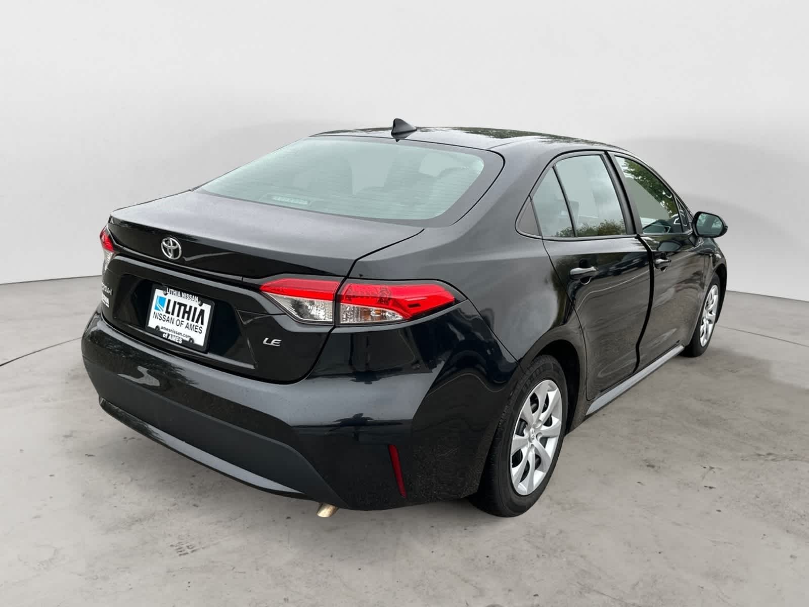 2021 Toyota Corolla LE photo 3