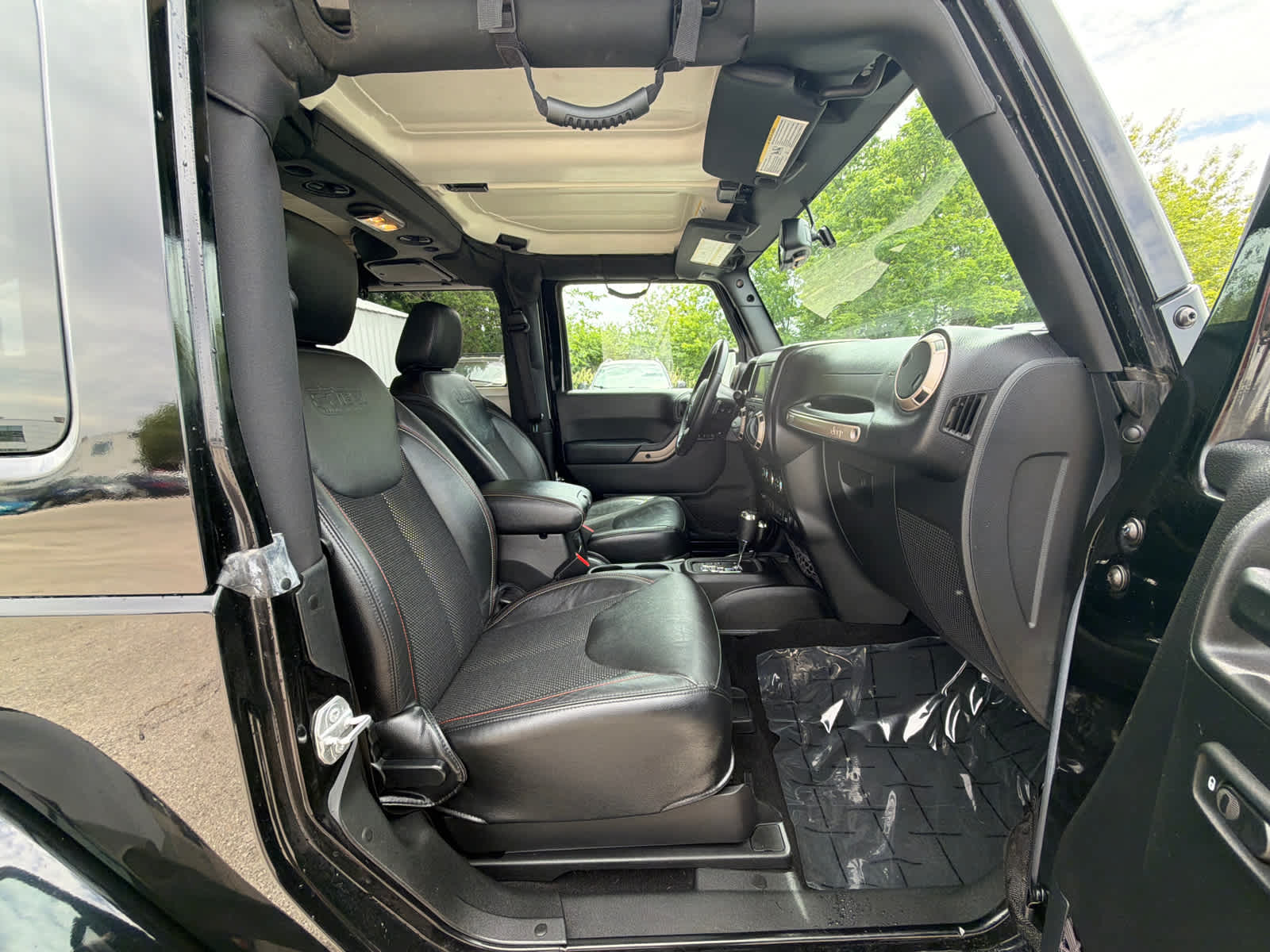 Thumbnail: 2016 Jeep Wrangler - 8