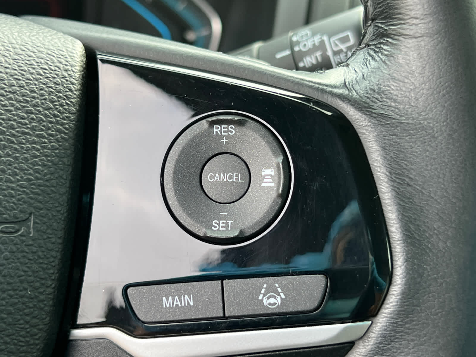 Thumbnail: 2018 Honda Odyssey - 21