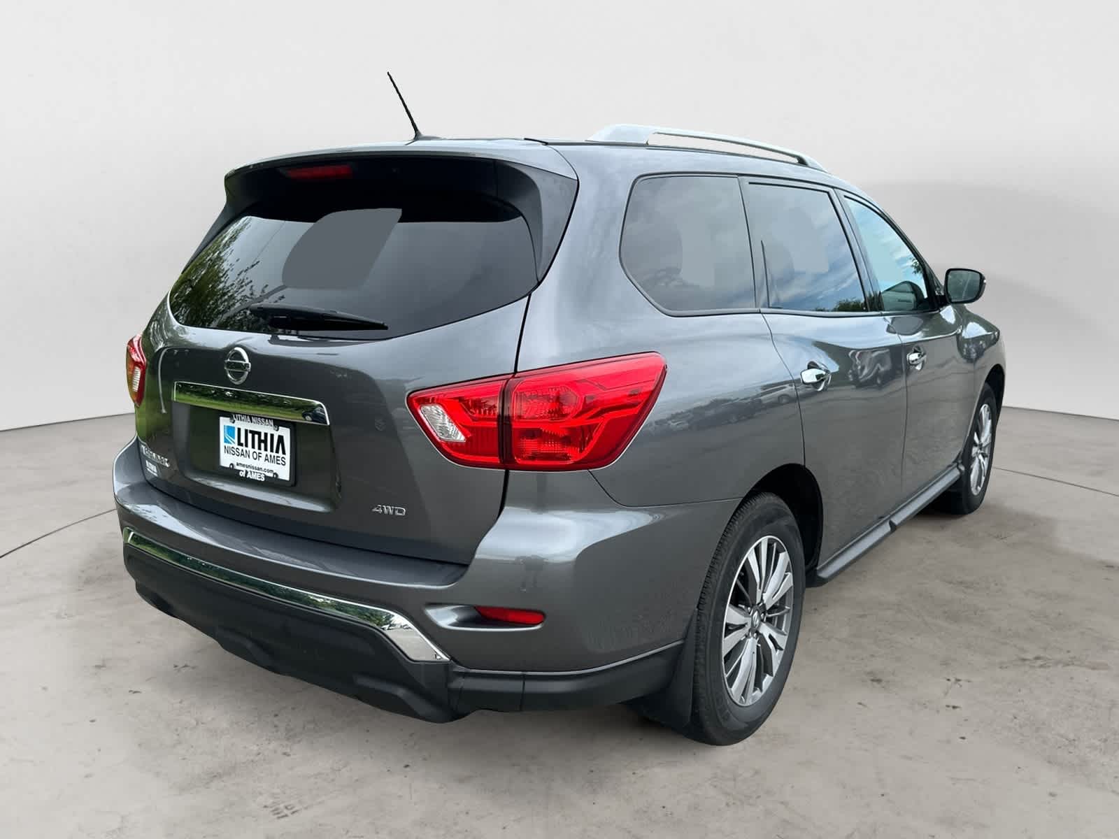 Thumbnail: 2018 Nissan Pathfinder - 3