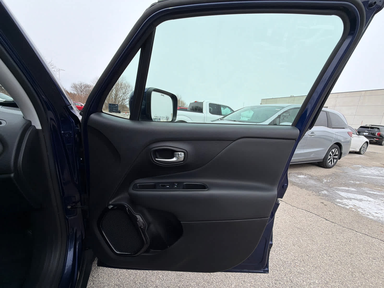 Thumbnail: 2019 Jeep Renegade - 7