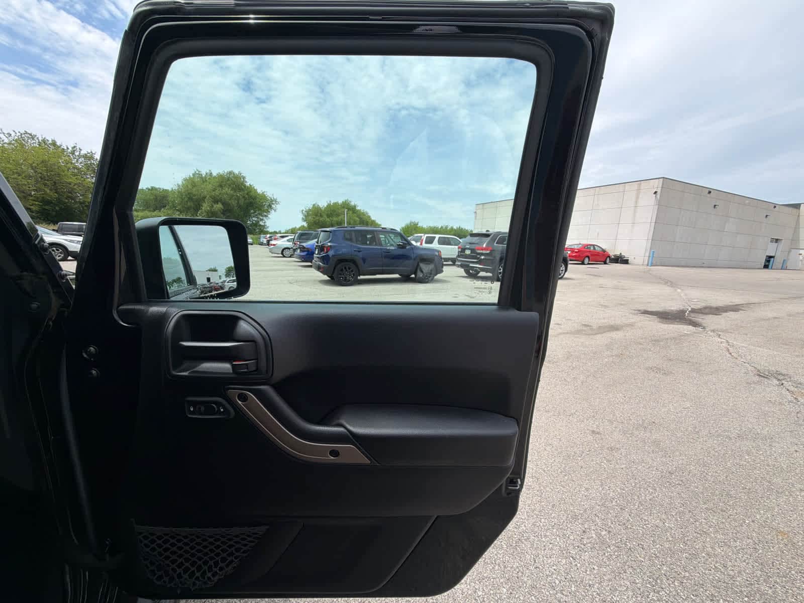Thumbnail: 2016 Jeep Wrangler - 7