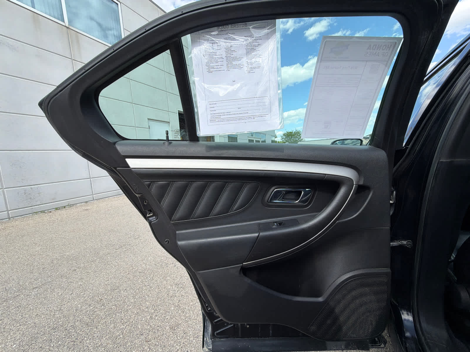 Thumbnail: 2016 Ford Taurus - 13