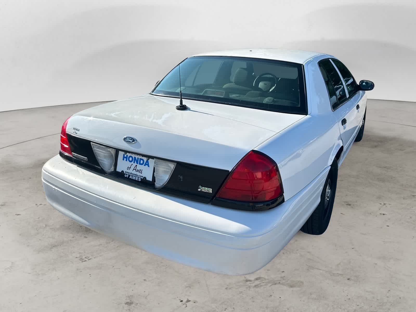 Thumbnail: 2011 Ford Crown Victoria - 3