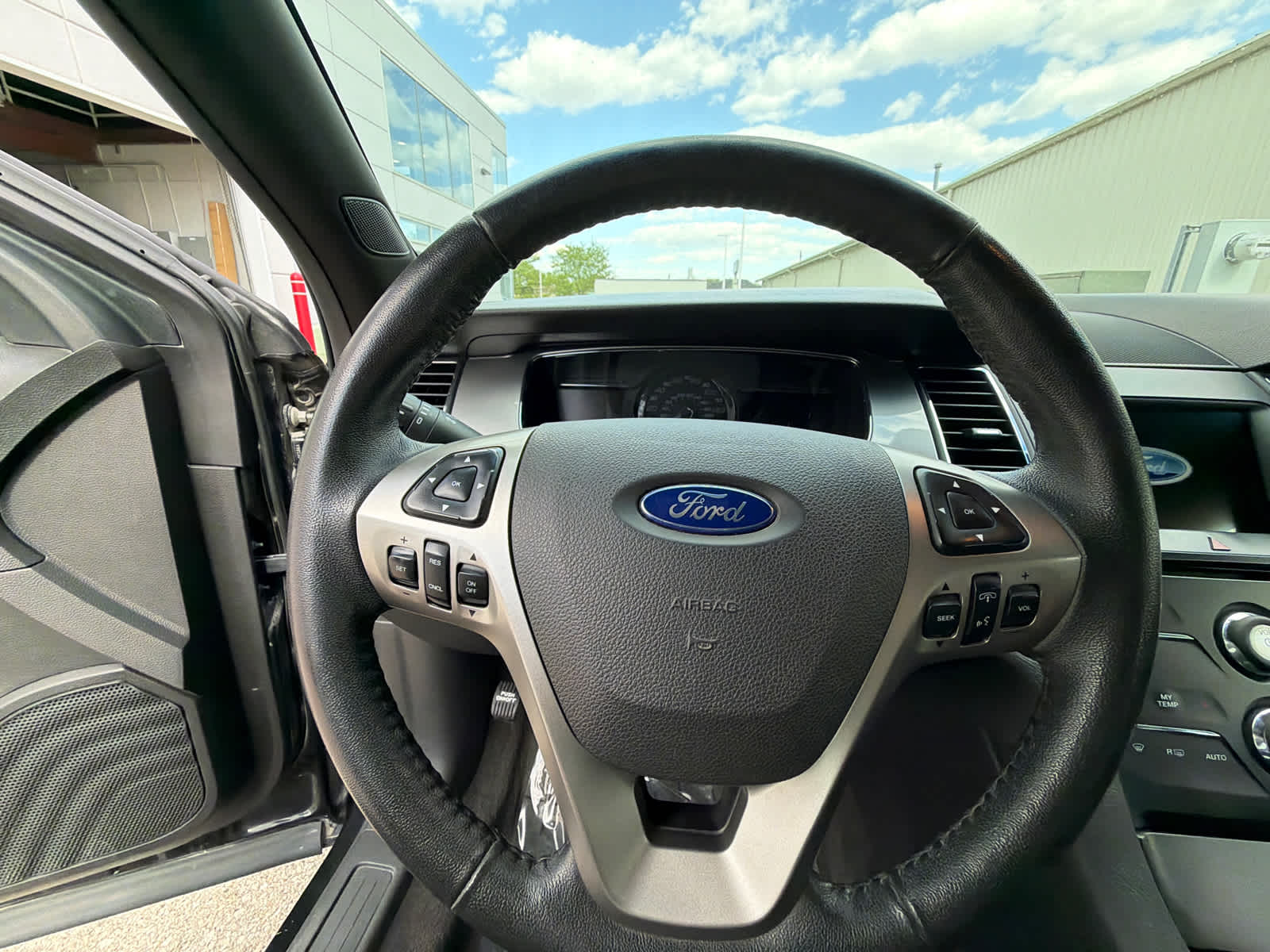 Thumbnail: 2016 Ford Taurus - 20