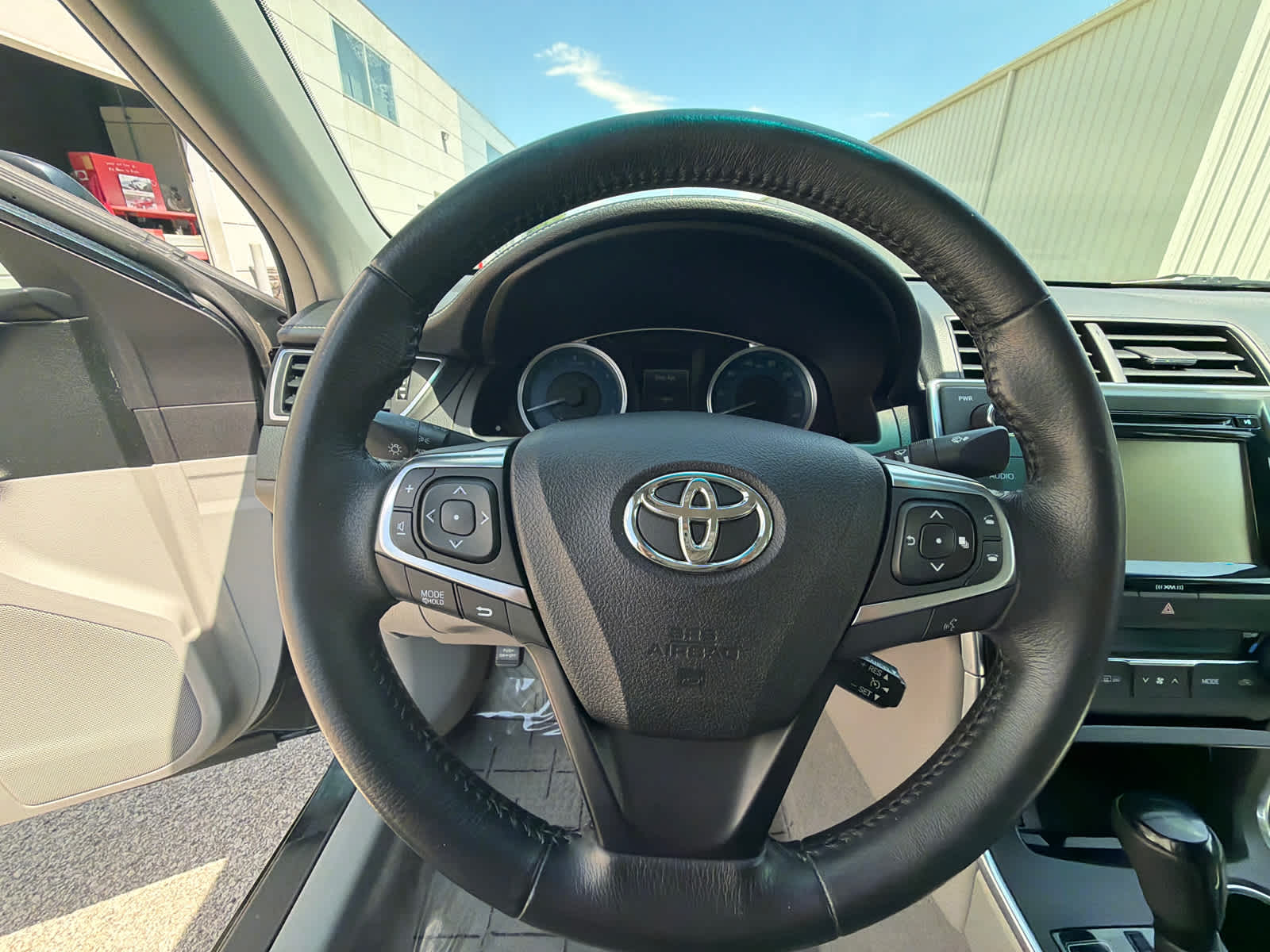 2017 Toyota Camry XLE - Photo 20