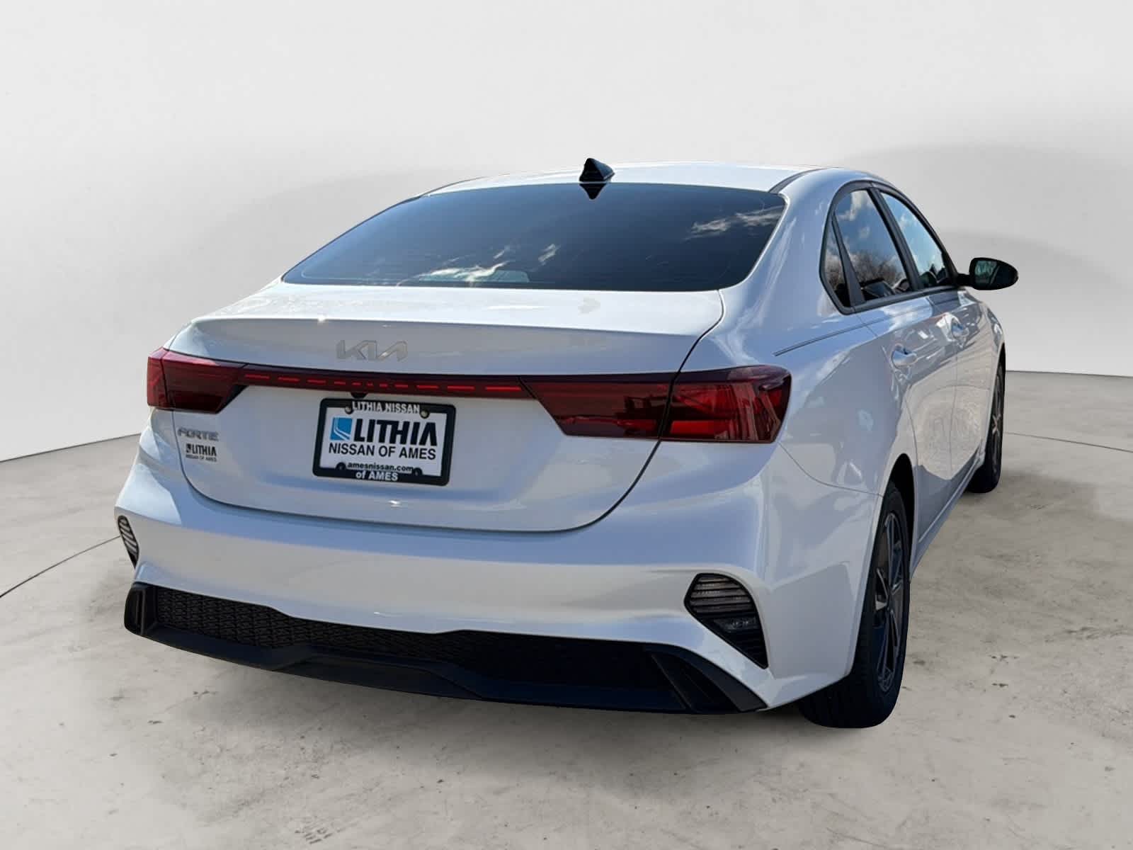 Thumbnail: 2022 Kia Forte - 4