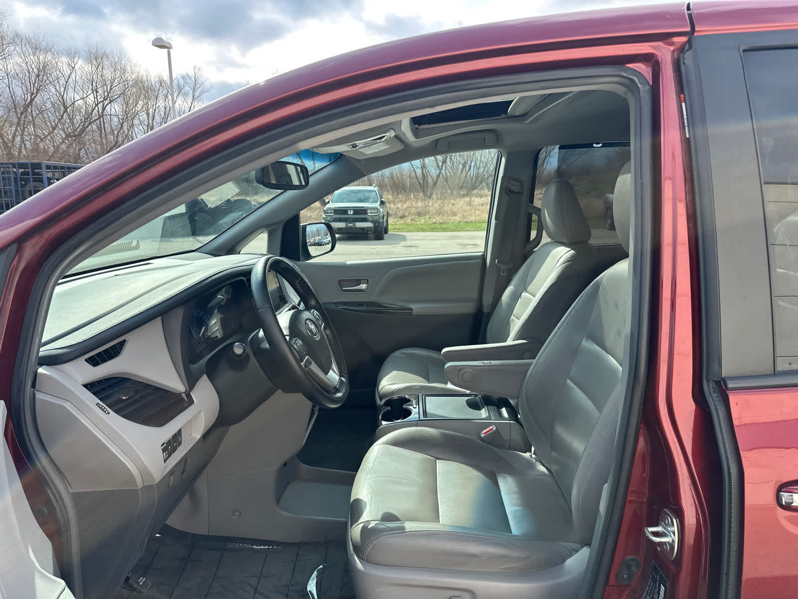 2015 Toyota Sienna XLE 9