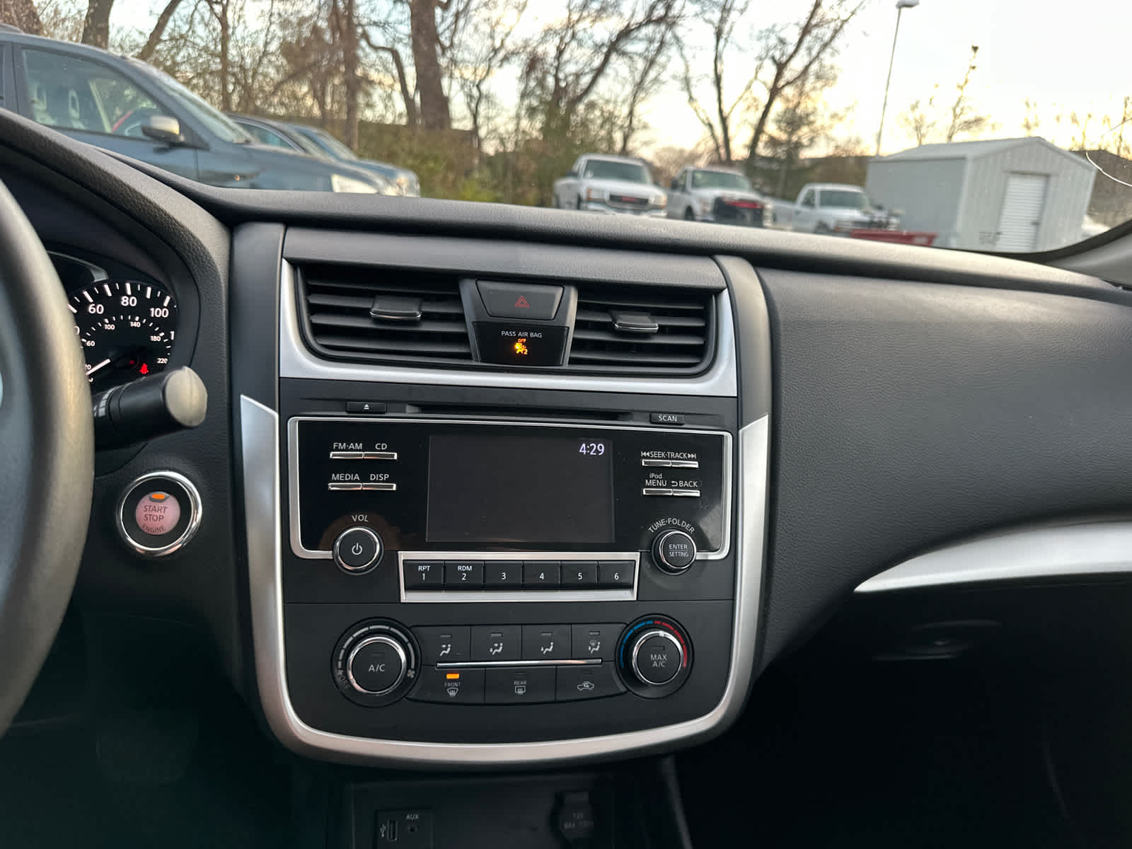 Thumbnail: 2017 Nissan Altima - 23