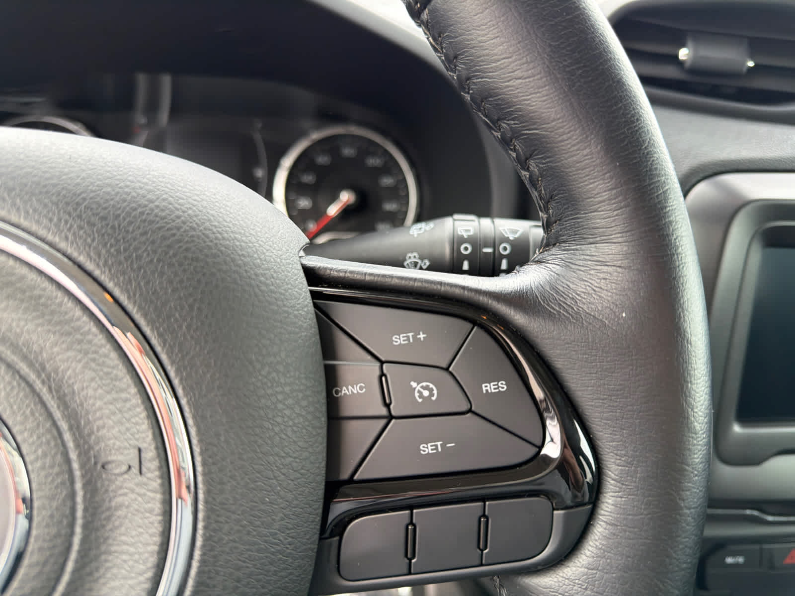 Thumbnail: 2019 Jeep Renegade - 21