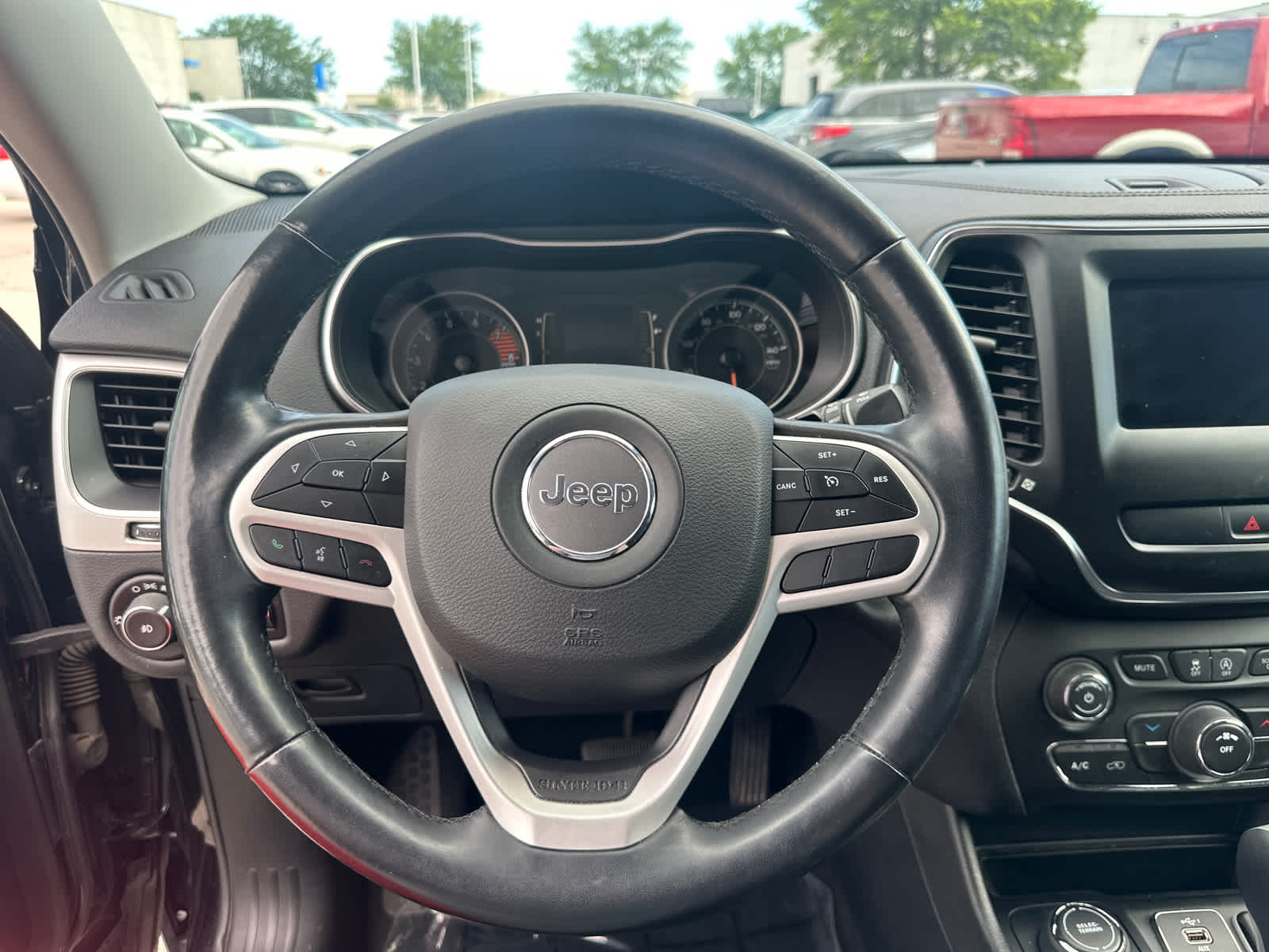 Thumbnail: 2020 Jeep Cherokee - 16