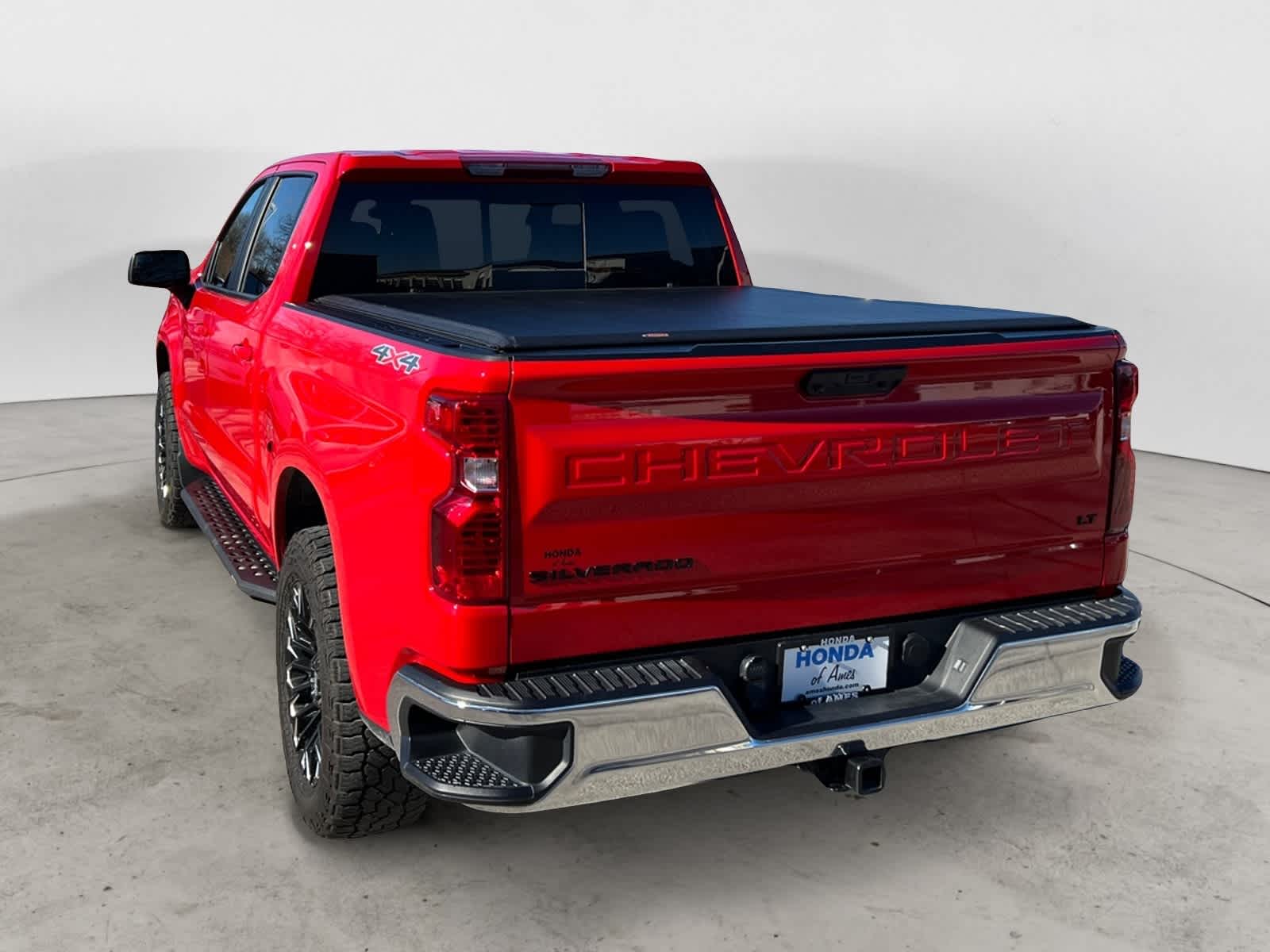 2024 Chevrolet Silverado 1500 LT photo 3