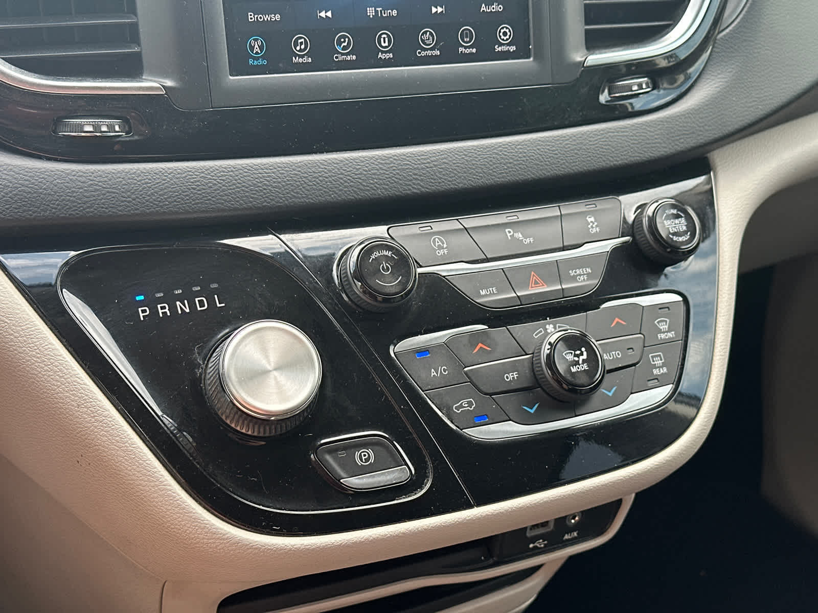 Thumbnail: 2020 Chrysler Pacifica - 17