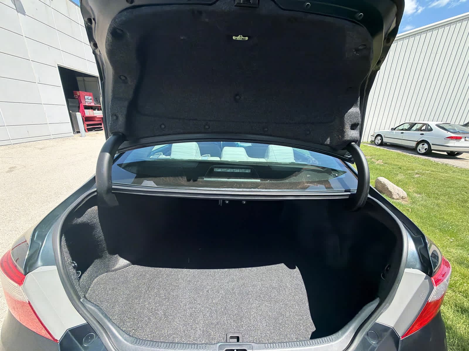 2017 Toyota Camry XLE - Photo 11