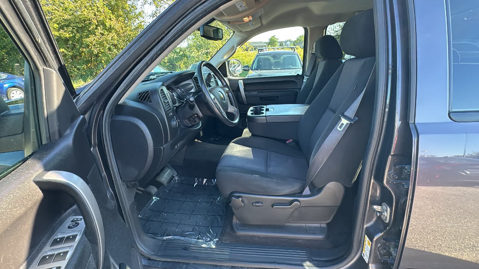 Thumbnail: 2011 Chevrolet Silverado 1500 - 16