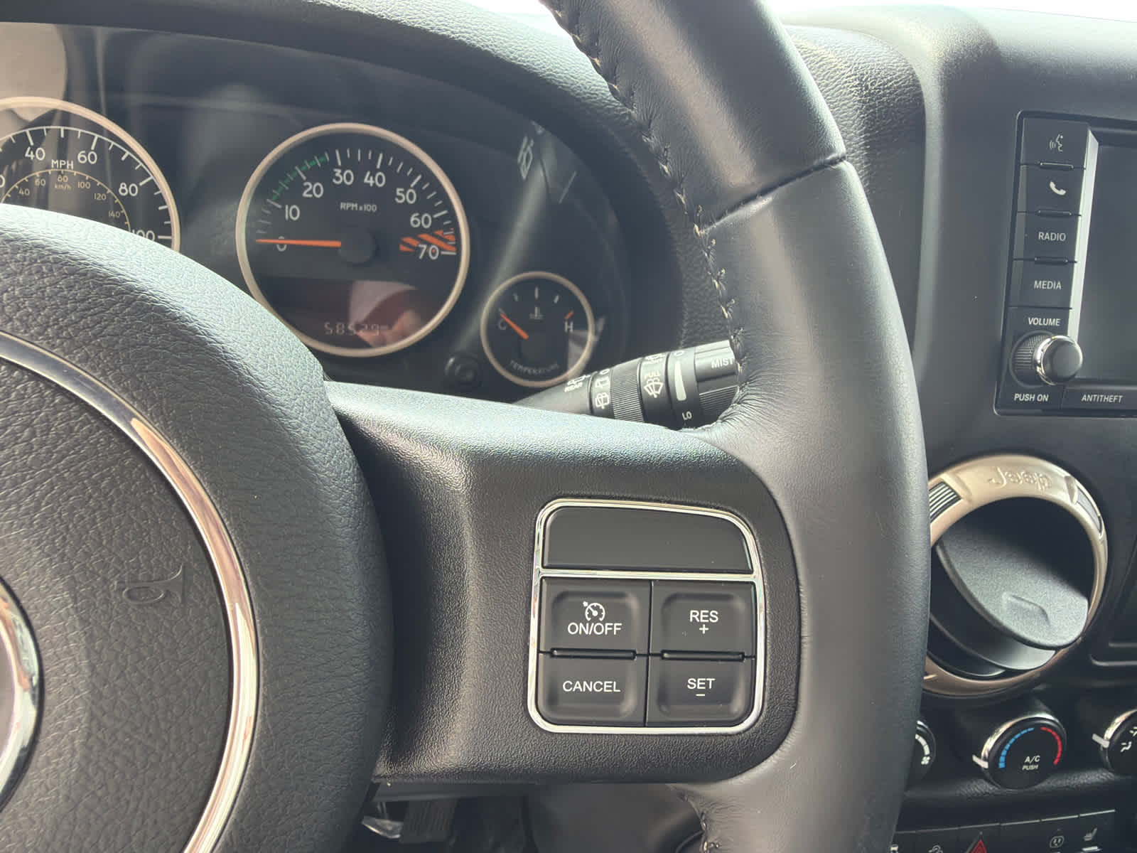 Thumbnail: 2016 Jeep Wrangler - 18