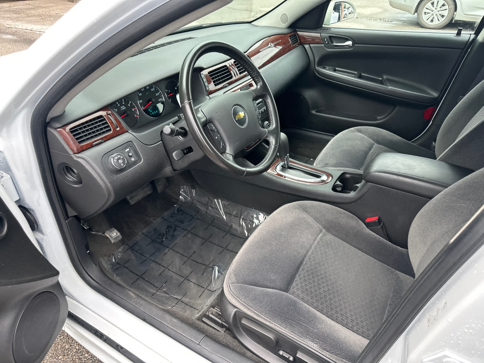 Thumbnail: 2011 Chevrolet Impala - 15